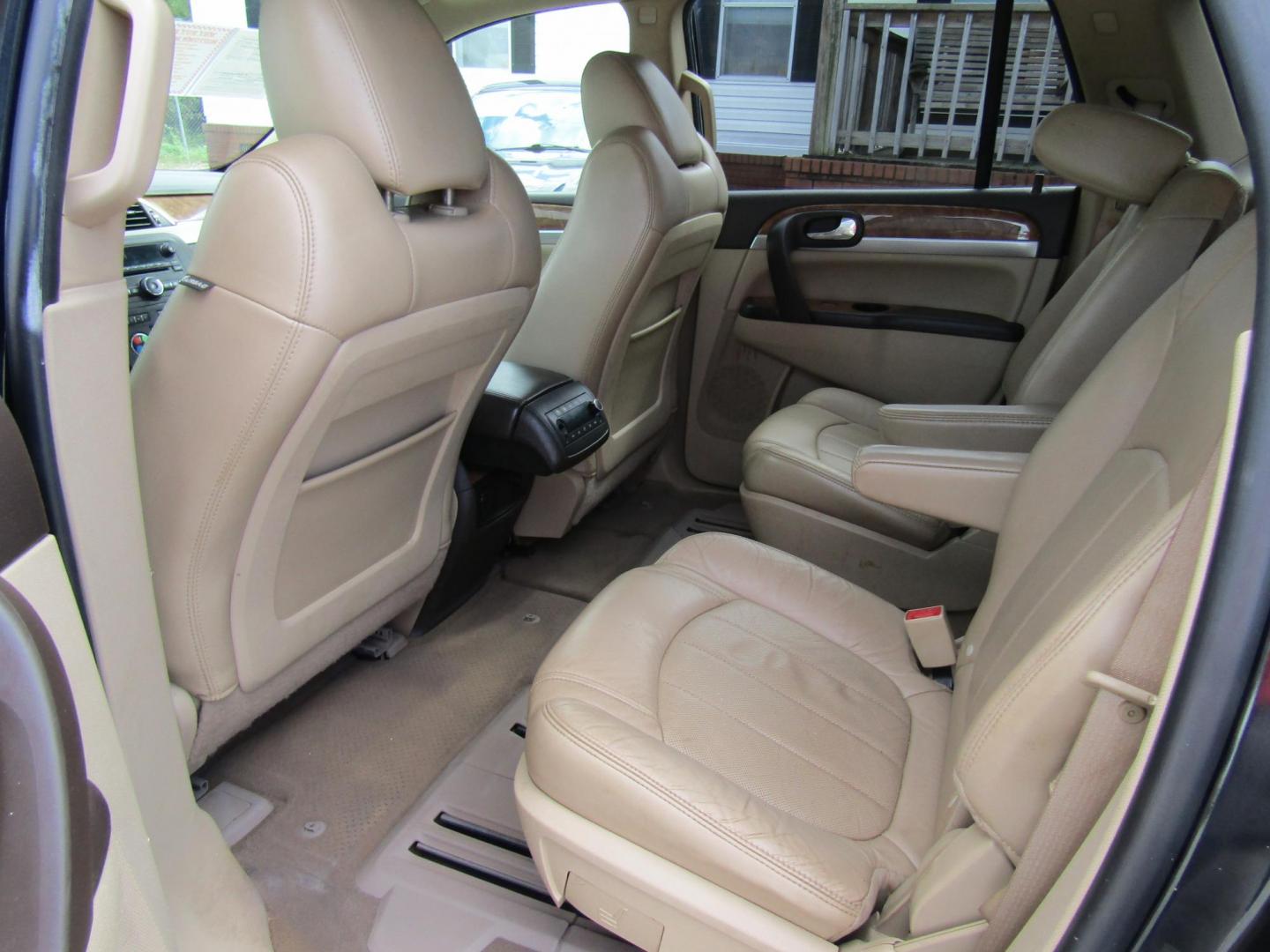 2012 Black Buick Enclave Leather FWD (5GAKRCED7CJ) with an 3.6L V6 DOHC 24V engine, Overdrive transmission, located at 15016 S Hwy 231, Midland City, AL, 36350, (334) 983-3001, 31.306210, -85.495277 - Photo#4