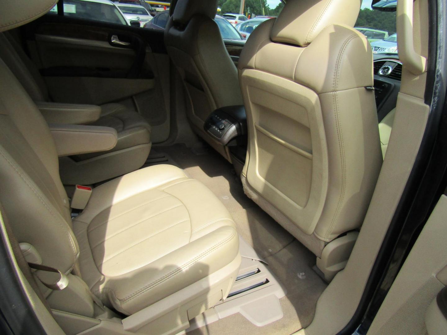 2012 Black Buick Enclave Leather FWD (5GAKRCED7CJ) with an 3.6L V6 DOHC 24V engine, Overdrive transmission, located at 15016 S Hwy 231, Midland City, AL, 36350, (334) 983-3001, 31.306210, -85.495277 - Photo#8