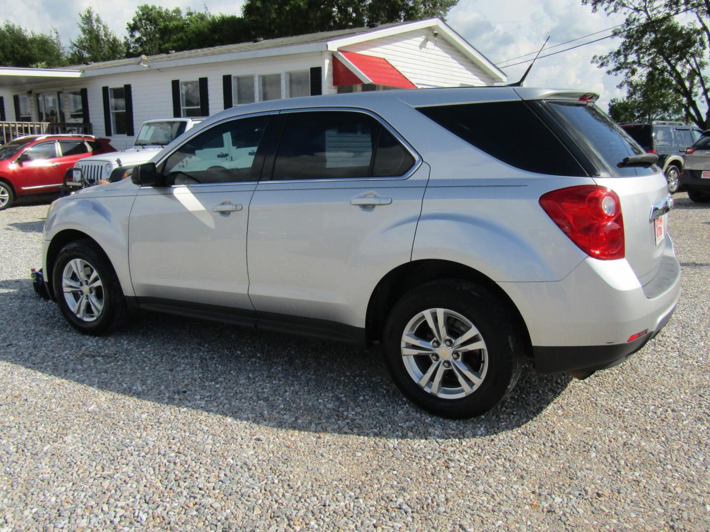 2011 Silver Chevrolet Equinox LS 2WD (2GNALBEC8B1) with an 2.4L L4 DOHC 16V engine, Automatic transmission, located at 15016 S Hwy 231, Midland City, AL, 36350, (334) 983-3001, 31.306210, -85.495277 - Photo#5