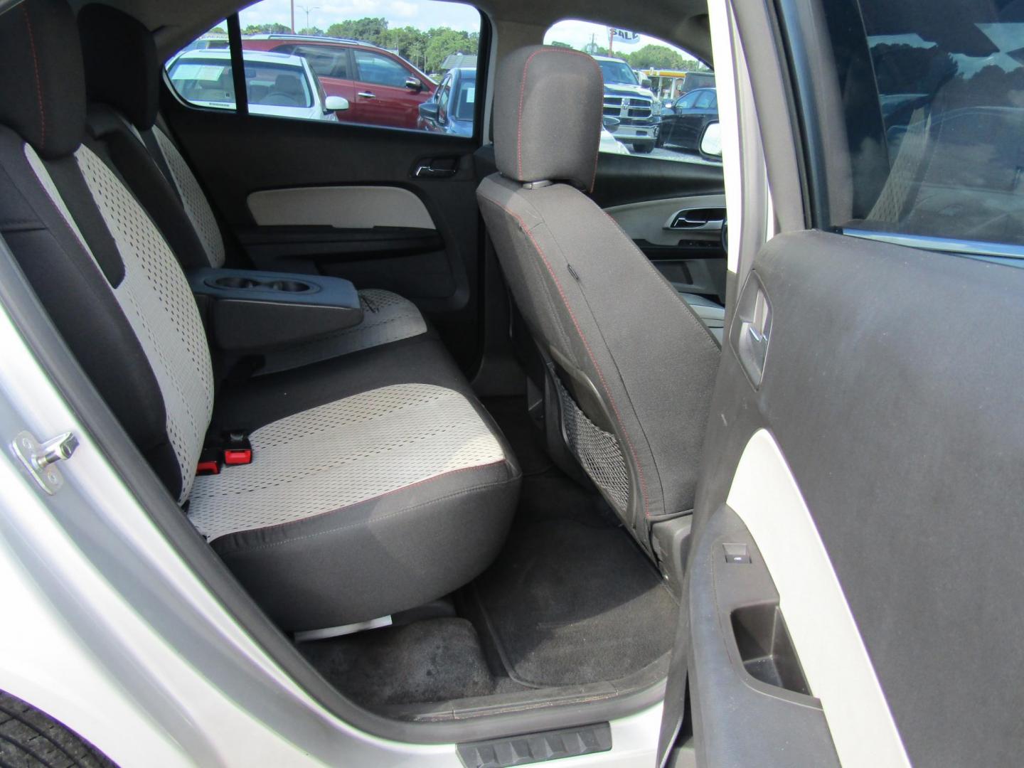 2011 Silver Chevrolet Equinox LS 2WD (2GNALBEC8B1) with an 2.4L L4 DOHC 16V engine, Automatic transmission, located at 15016 S Hwy 231, Midland City, AL, 36350, (334) 983-3001, 31.306210, -85.495277 - Photo#8