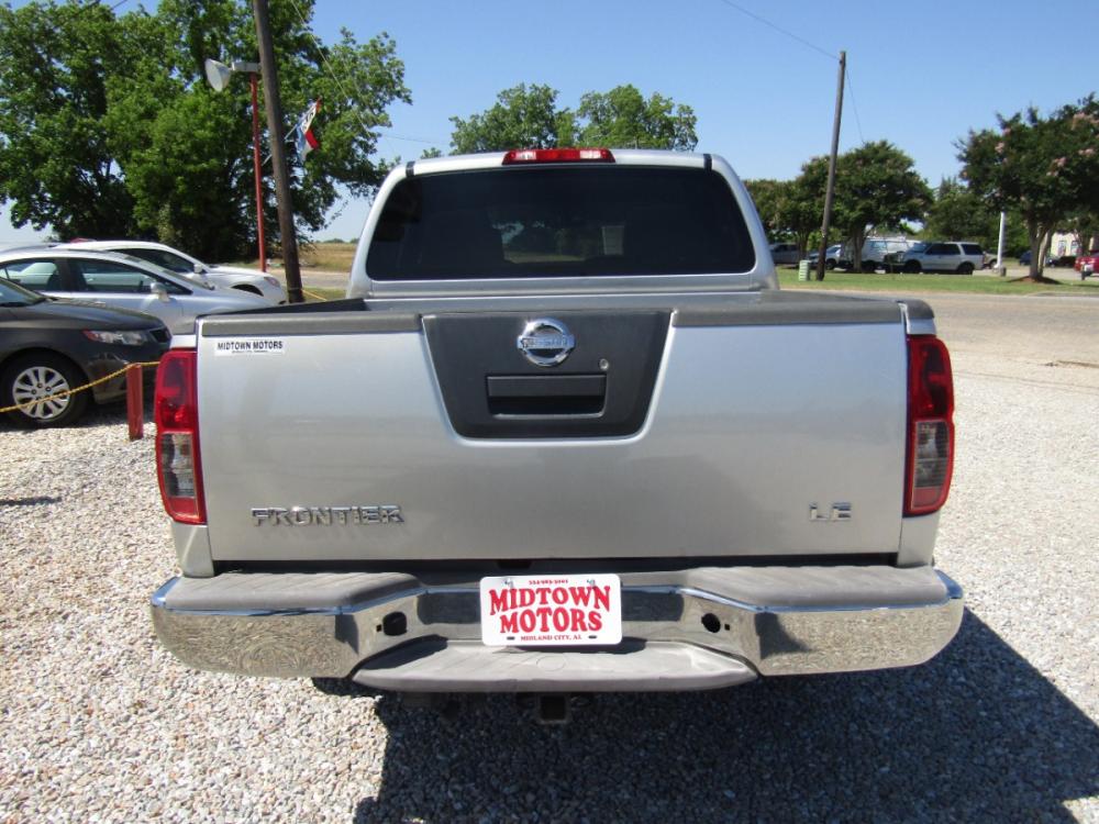 2010 Silver Nissan Frontier LE Crew Cab 2WD (1N6AD0ER9AC) with an 4.0L V6 DOHC 24V engine, Automatic transmission, located at 15016 S Hwy 231, Midland City, AL, 36350, (334) 983-3001, 31.306210, -85.495277 - Photo #6
