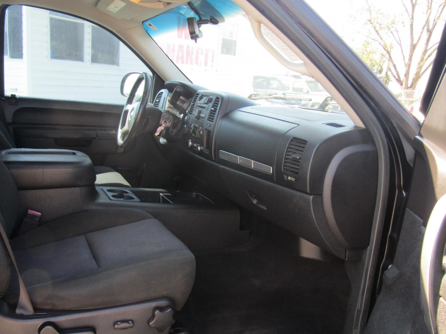 2013 Black Chevrolet Silverado 1500 LT Crew Cab 4WD (3GCPKSE70DG) with an 5.3L V8 OHV 16V FFV engine, Automatic transmission, located at 15016 S Hwy 231, Midland City, AL, 36350, (334) 983-3001, 31.306210, -85.495277 - Photo#3