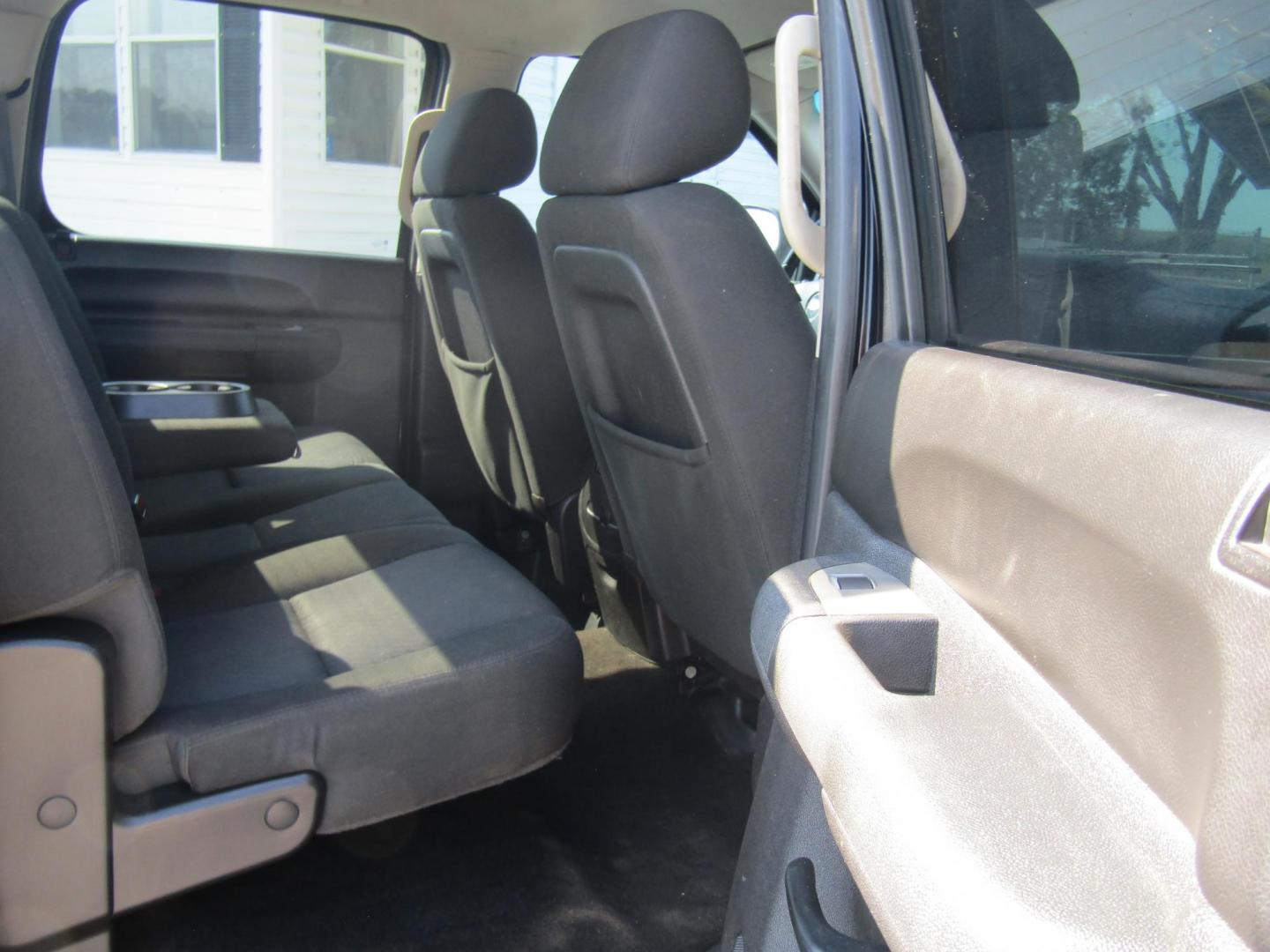 2013 Black Chevrolet Silverado 1500 LT Crew Cab 4WD (3GCPKSE70DG) with an 5.3L V8 OHV 16V FFV engine, Automatic transmission, located at 15016 S Hwy 231, Midland City, AL, 36350, (334) 983-3001, 31.306210, -85.495277 - Photo#4