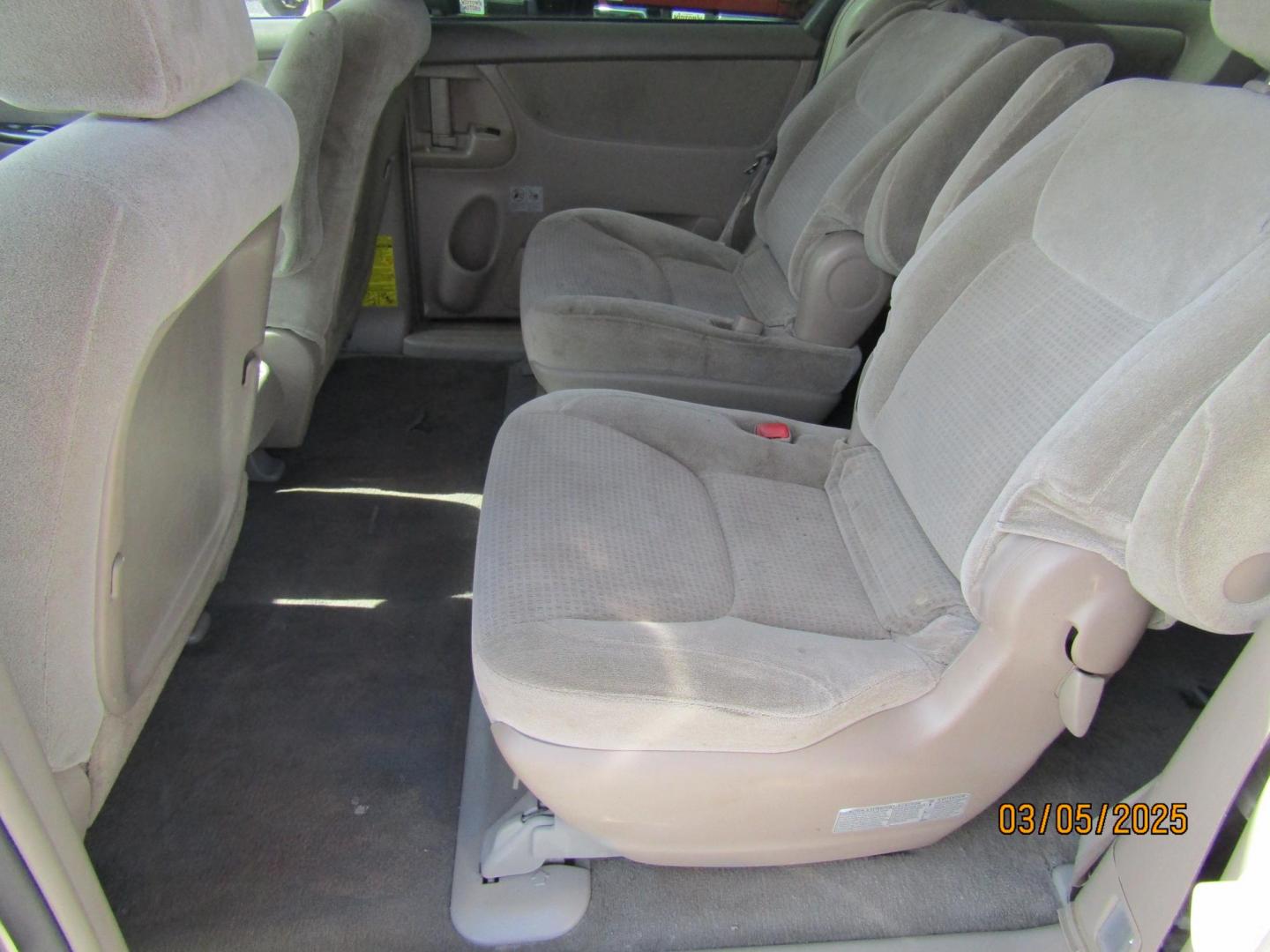2009 Gold /Tan Toyota Sienna CE FWD 7-Passenger (5TDZK23C09S) with an 3.5L V6 EFI DOHC 24V engine, Automatic transmission, located at 15016 S Hwy 231, Midland City, AL, 36350, (334) 983-3001, 31.306210, -85.495277 - Photo#4