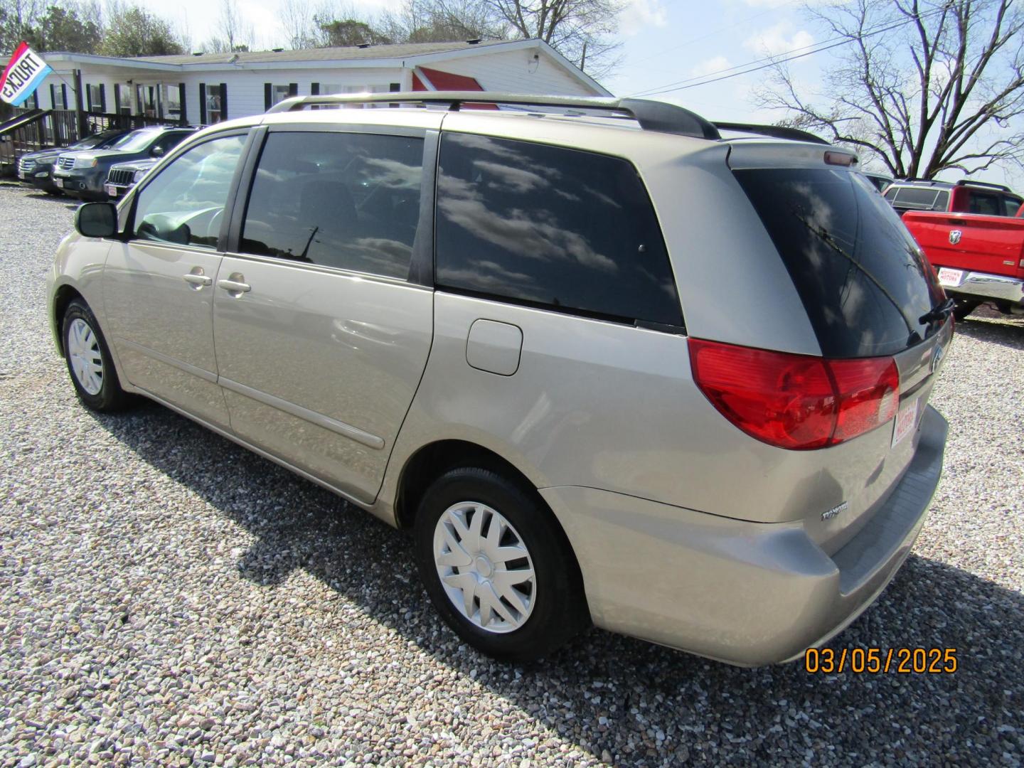 2009 Gold /Tan Toyota Sienna CE FWD 7-Passenger (5TDZK23C09S) with an 3.5L V6 EFI DOHC 24V engine, Automatic transmission, located at 15016 S Hwy 231, Midland City, AL, 36350, (334) 983-3001, 31.306210, -85.495277 - Photo#5