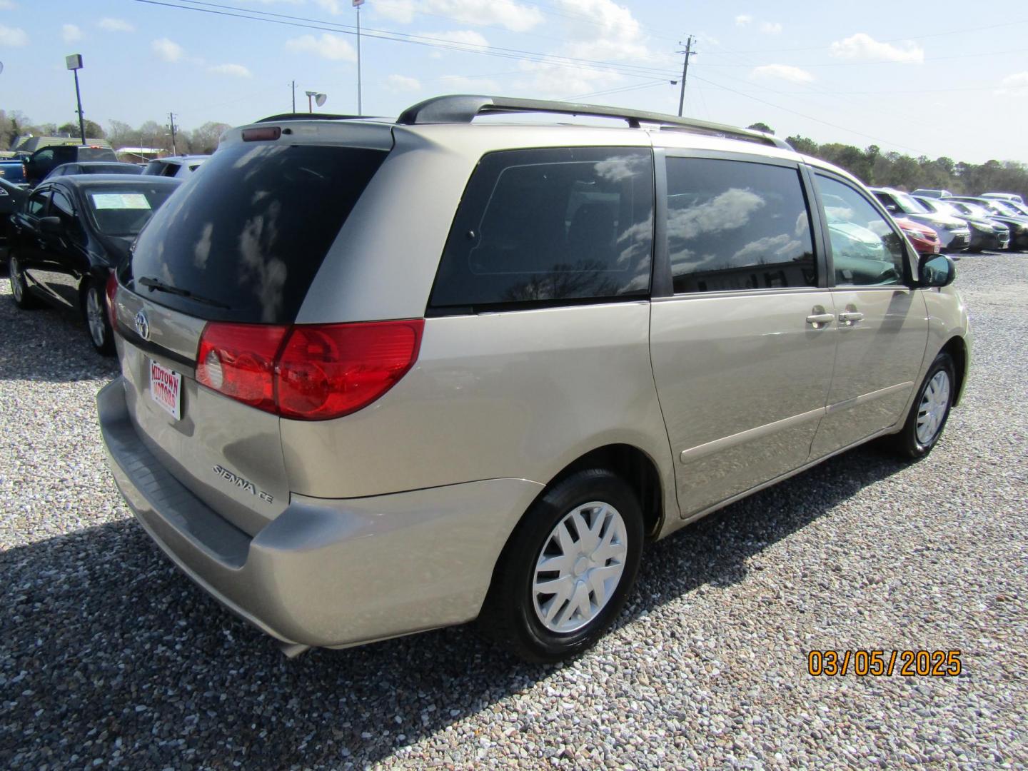 2009 Gold /Tan Toyota Sienna CE FWD 7-Passenger (5TDZK23C09S) with an 3.5L V6 EFI DOHC 24V engine, Automatic transmission, located at 15016 S Hwy 231, Midland City, AL, 36350, (334) 983-3001, 31.306210, -85.495277 - Photo#7