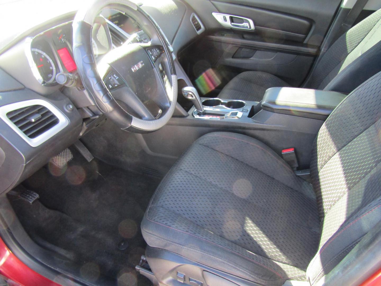 2015 Red GMC Terrain SLE1 FWD (2GKALMEK7F6) with an 2.4L L4 DOHC 16V FFV engine, Automatic transmission, located at 15016 S Hwy 231, Midland City, AL, 36350, (334) 983-3001, 31.306210, -85.495277 - Photo#3