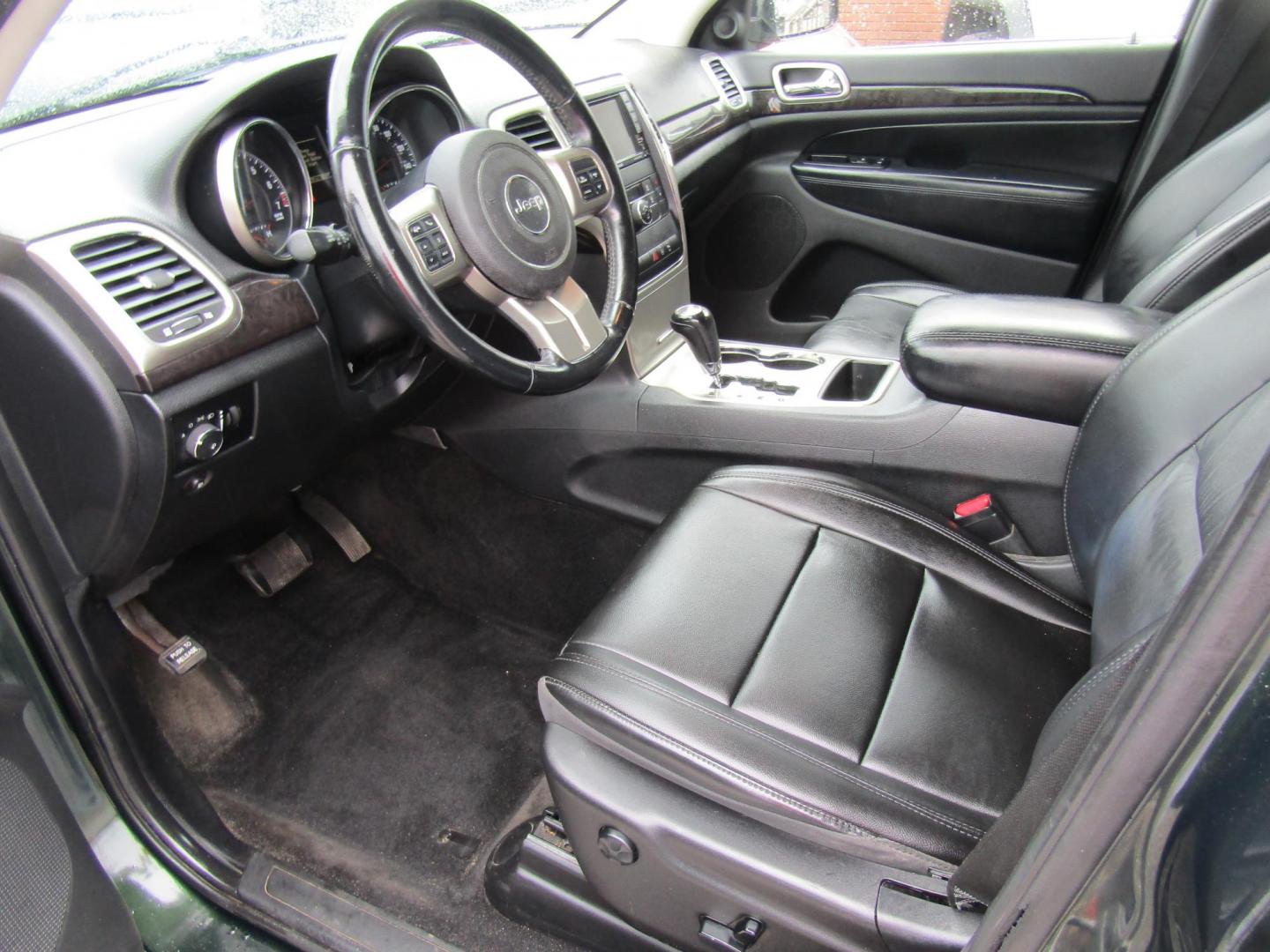 2011 Green /Black Jeep Grand Cherokee Laredo 2WD (1J4RS4GG1BC) with an 3.6L V6 DOHC 24V engine, Automatic transmission, located at 15016 S Hwy 231, Midland City, AL, 36350, (334) 983-3001, 31.306210, -85.495277 - Photo#3