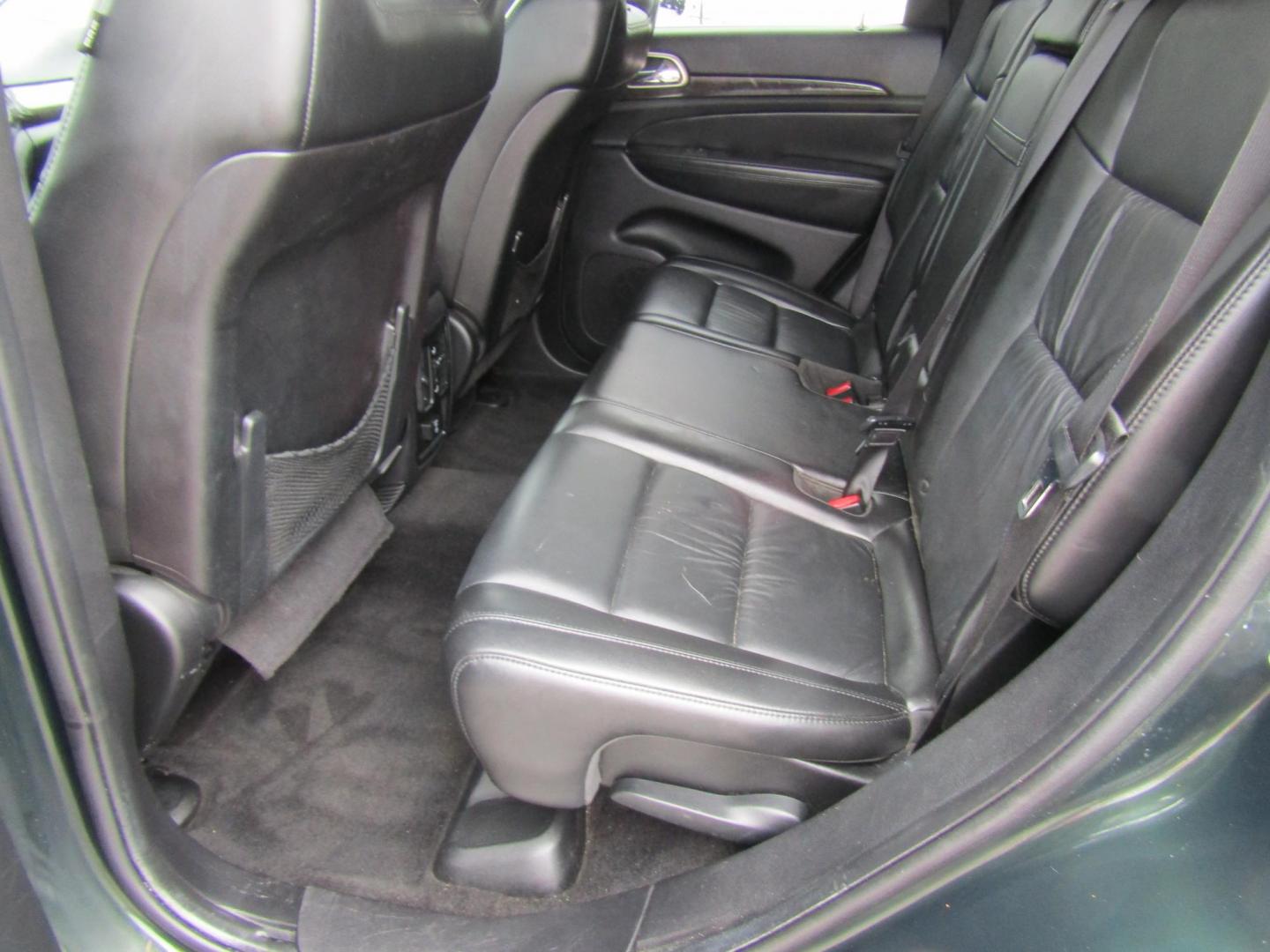 2011 Green /Black Jeep Grand Cherokee Laredo 2WD (1J4RS4GG1BC) with an 3.6L V6 DOHC 24V engine, Automatic transmission, located at 15016 S Hwy 231, Midland City, AL, 36350, (334) 983-3001, 31.306210, -85.495277 - Photo#4