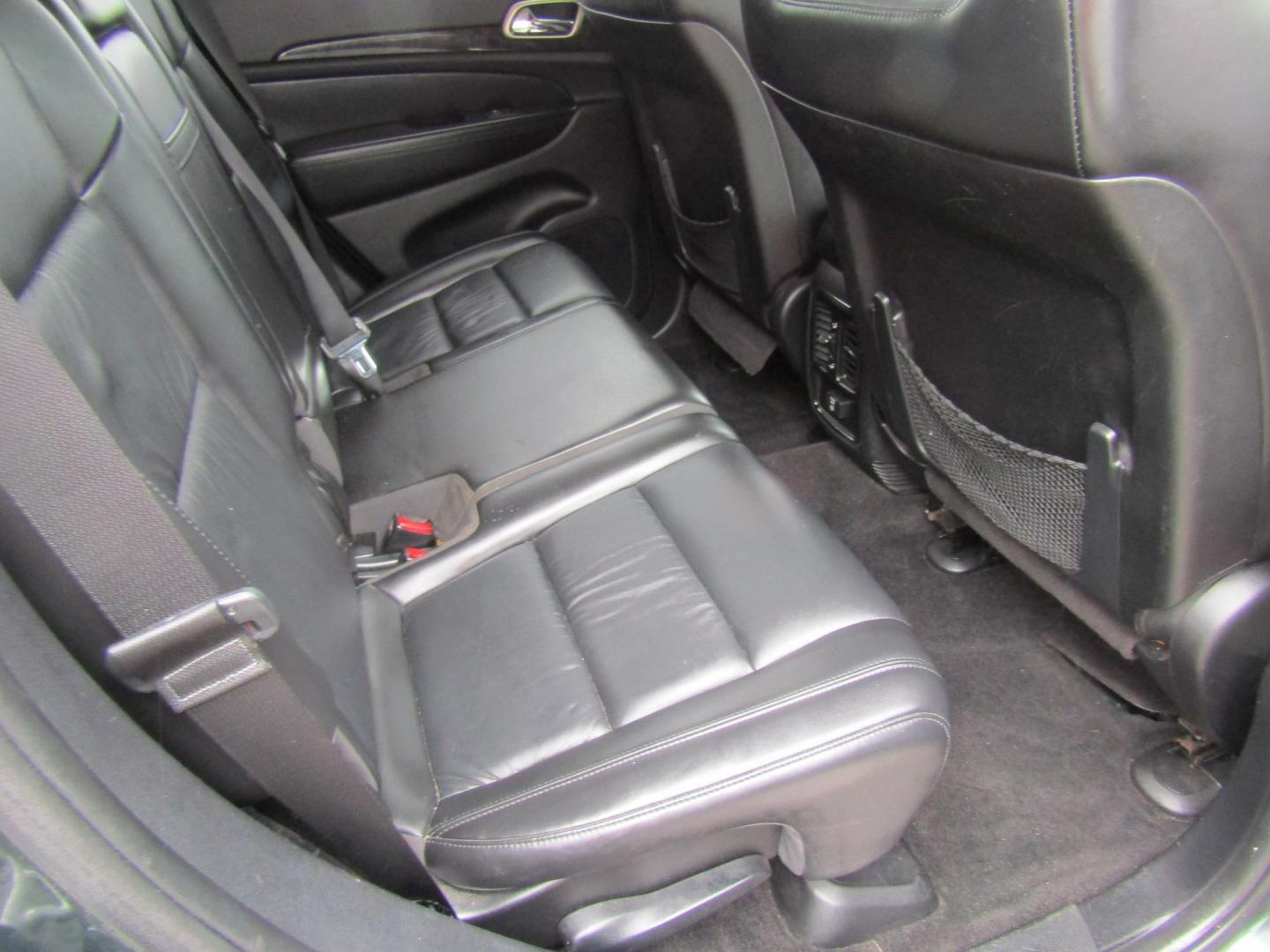2011 Green /Black Jeep Grand Cherokee Laredo 2WD (1J4RS4GG1BC) with an 3.6L V6 DOHC 24V engine, Automatic transmission, located at 15016 S Hwy 231, Midland City, AL, 36350, (334) 983-3001, 31.306210, -85.495277 - Photo#8