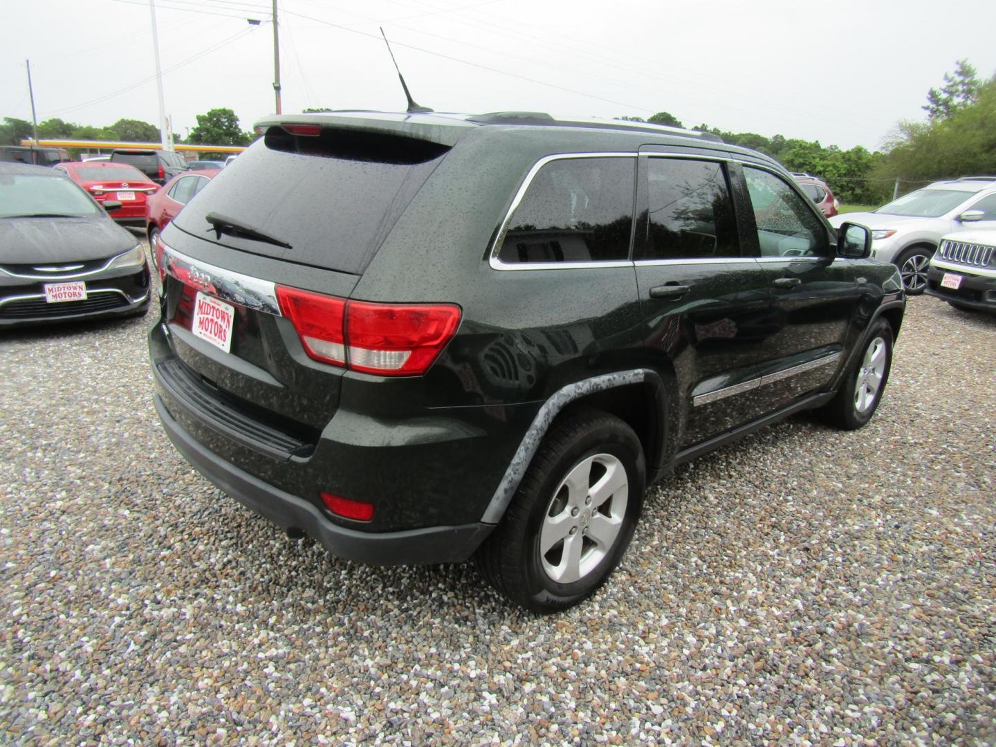 2011 Green /Black Jeep Grand Cherokee Laredo 2WD (1J4RS4GG1BC) with an 3.6L V6 DOHC 24V engine, Automatic transmission, located at 15016 S Hwy 231, Midland City, AL, 36350, (334) 983-3001, 31.306210, -85.495277 - Photo#7