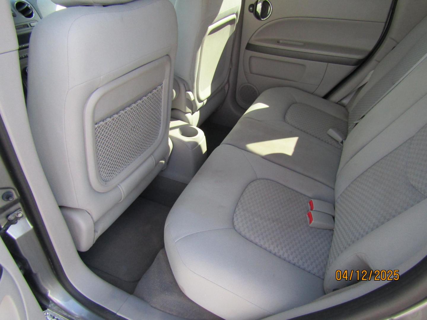 2007 Gray Chevrolet HHR LS (3GNDA13D57S) with an 2.2L L4 DOHC 16V engine, Automatic transmission, located at 15016 S Hwy 231, Midland City, AL, 36350, (334) 983-3001, 31.306210, -85.495277 - Photo#4