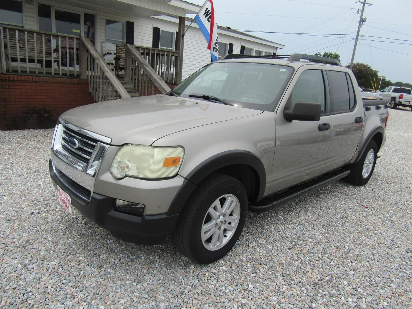 2008 Silver /Gray Ford Explorer Sport Trac XLT 4.0L 2WD (1FMEU31E08U) with an 4.0L V6 SOHC 12V engine, Automatic transmission, located at 15016 S Hwy 231, Midland City, AL, 36350, (334) 983-3001, 31.306210, -85.495277- Photo#2