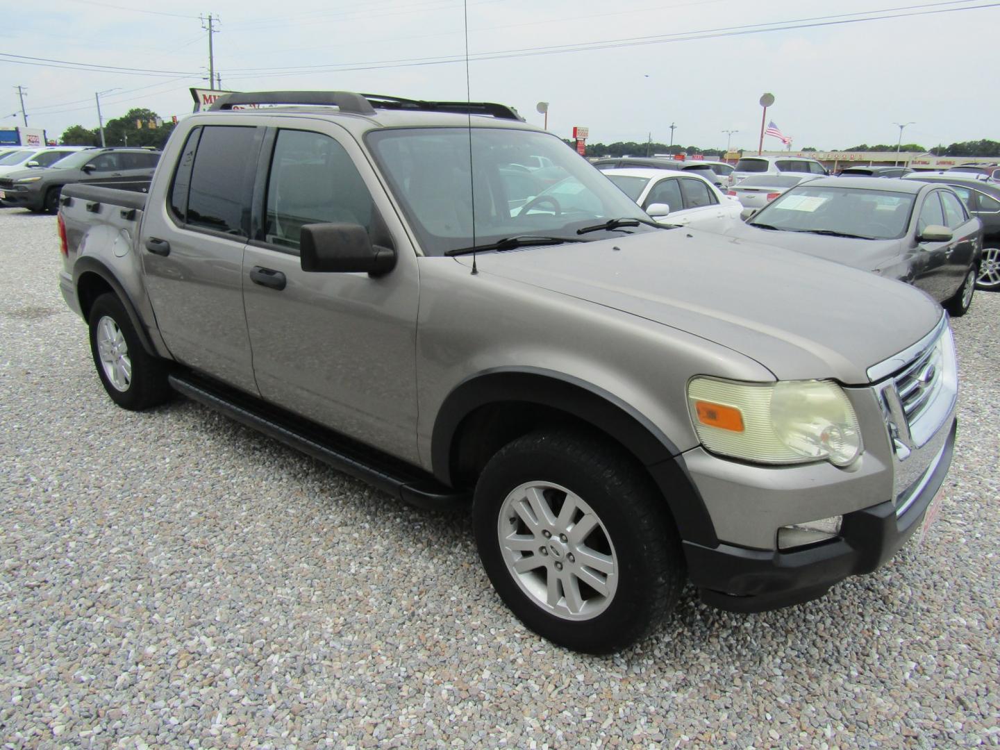 2008 Silver /Gray Ford Explorer Sport Trac XLT 4.0L 2WD (1FMEU31E08U) with an 4.0L V6 SOHC 12V engine, Automatic transmission, located at 15016 S Hwy 231, Midland City, AL, 36350, (334) 983-3001, 31.306210, -85.495277- Photo#0