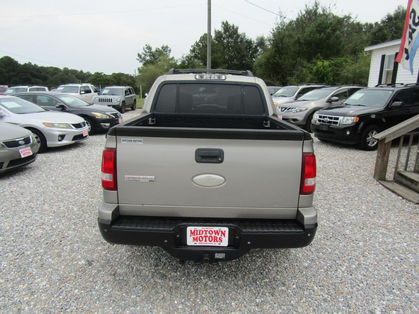 2008 Silver /Gray Ford Explorer Sport Trac XLT 4.0L 2WD (1FMEU31E08U) with an 4.0L V6 SOHC 12V engine, Automatic transmission, located at 15016 S Hwy 231, Midland City, AL, 36350, (334) 983-3001, 31.306210, -85.495277- Photo#6