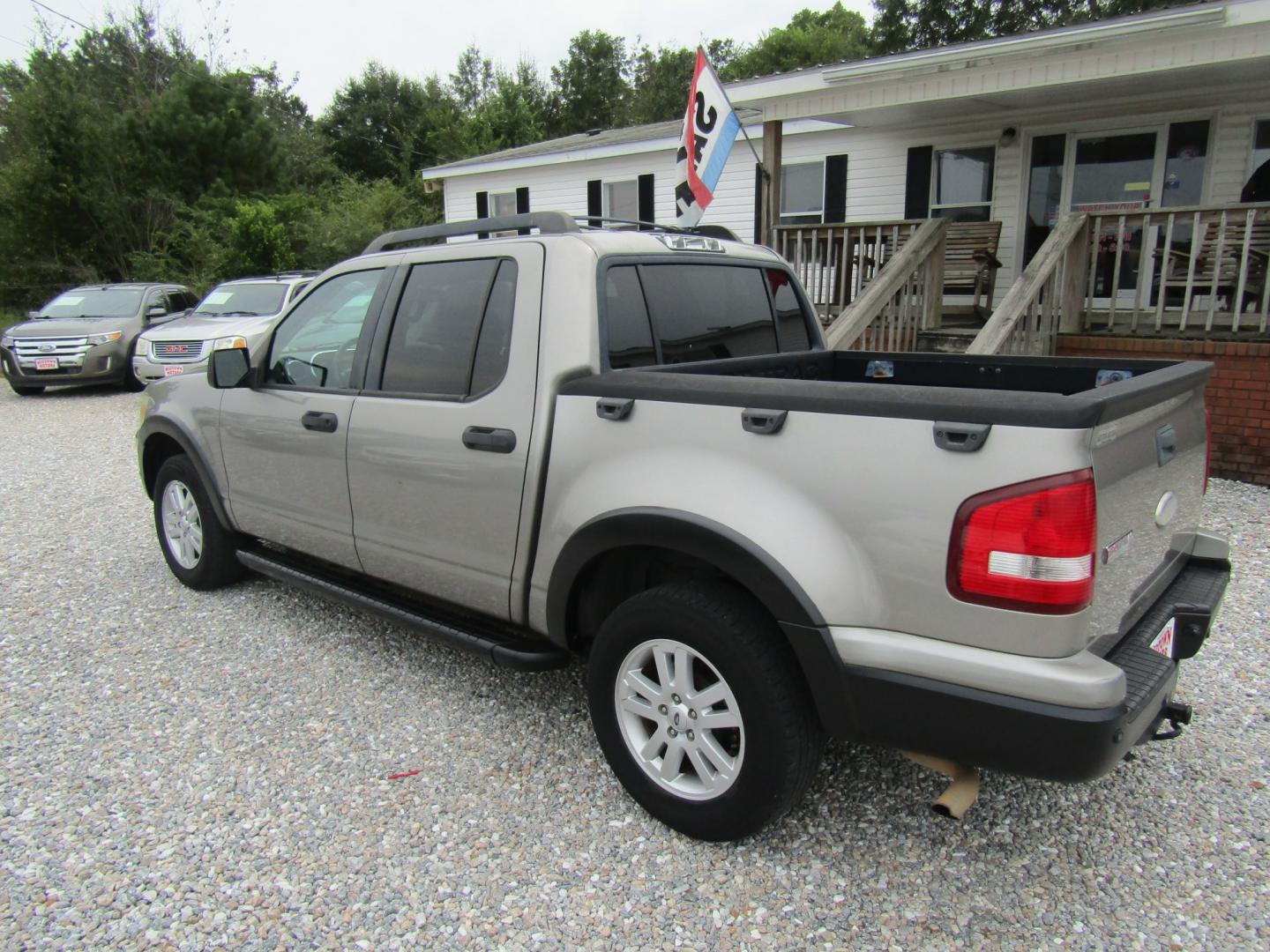 2008 Silver /Gray Ford Explorer Sport Trac XLT 4.0L 2WD (1FMEU31E08U) with an 4.0L V6 SOHC 12V engine, Automatic transmission, located at 15016 S Hwy 231, Midland City, AL, 36350, (334) 983-3001, 31.306210, -85.495277- Photo#5