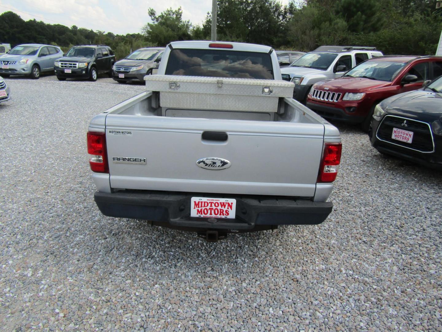 2009 Silver Ford Ranger Sport 2WD (1FTYR10D59P) with an 2.3L L4 SOHC 8V engine, 5-Speed transmission, located at 15016 S Hwy 231, Midland City, AL, 36350, (334) 983-3001, 31.306210, -85.495277 - Photo#5