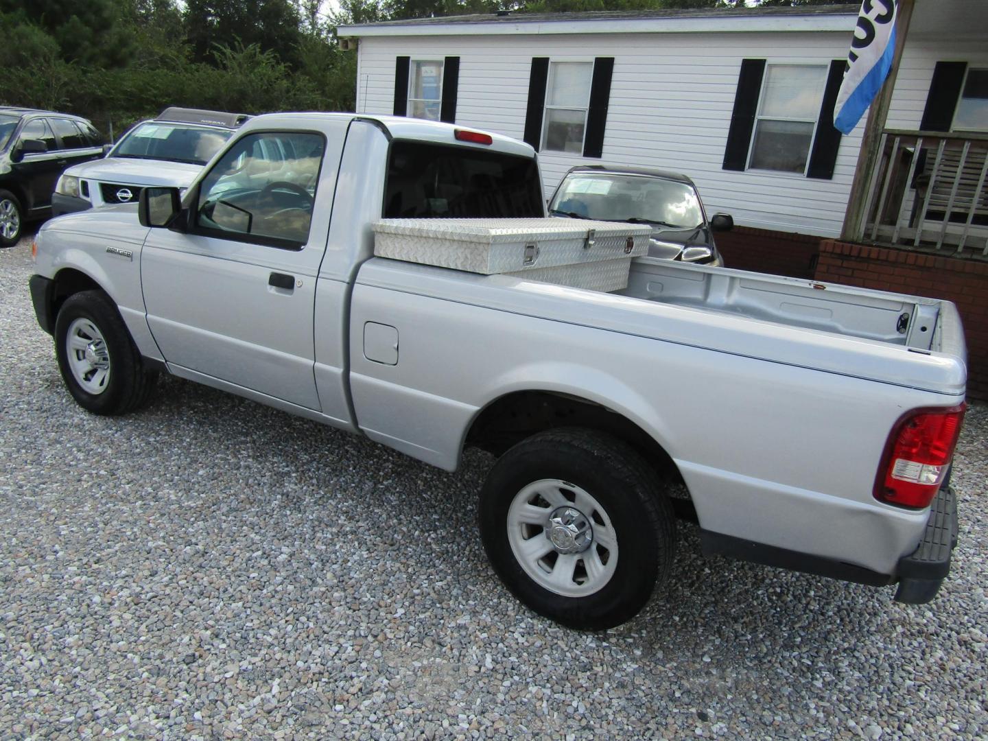 2009 Silver Ford Ranger Sport 2WD (1FTYR10D59P) with an 2.3L L4 SOHC 8V engine, 5-Speed transmission, located at 15016 S Hwy 231, Midland City, AL, 36350, (334) 983-3001, 31.306210, -85.495277 - Photo#4