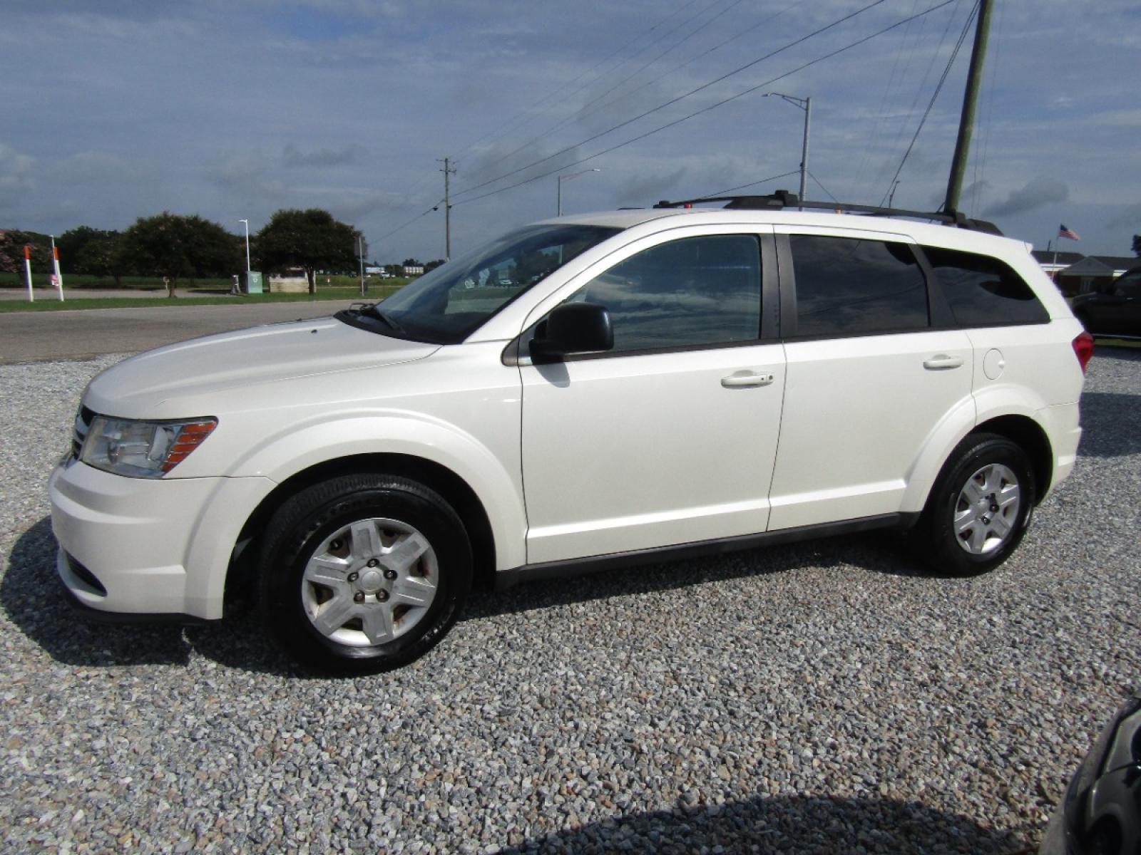 2012 White Dodge Journey SE (3C4PDCAB9CT) with an 2.4L L4 DOHC 16V engine, Automatic transmission, located at 15016 S Hwy 231, Midland City, AL, 36350, (334) 983-3001, 31.306210, -85.495277 - Photo #2