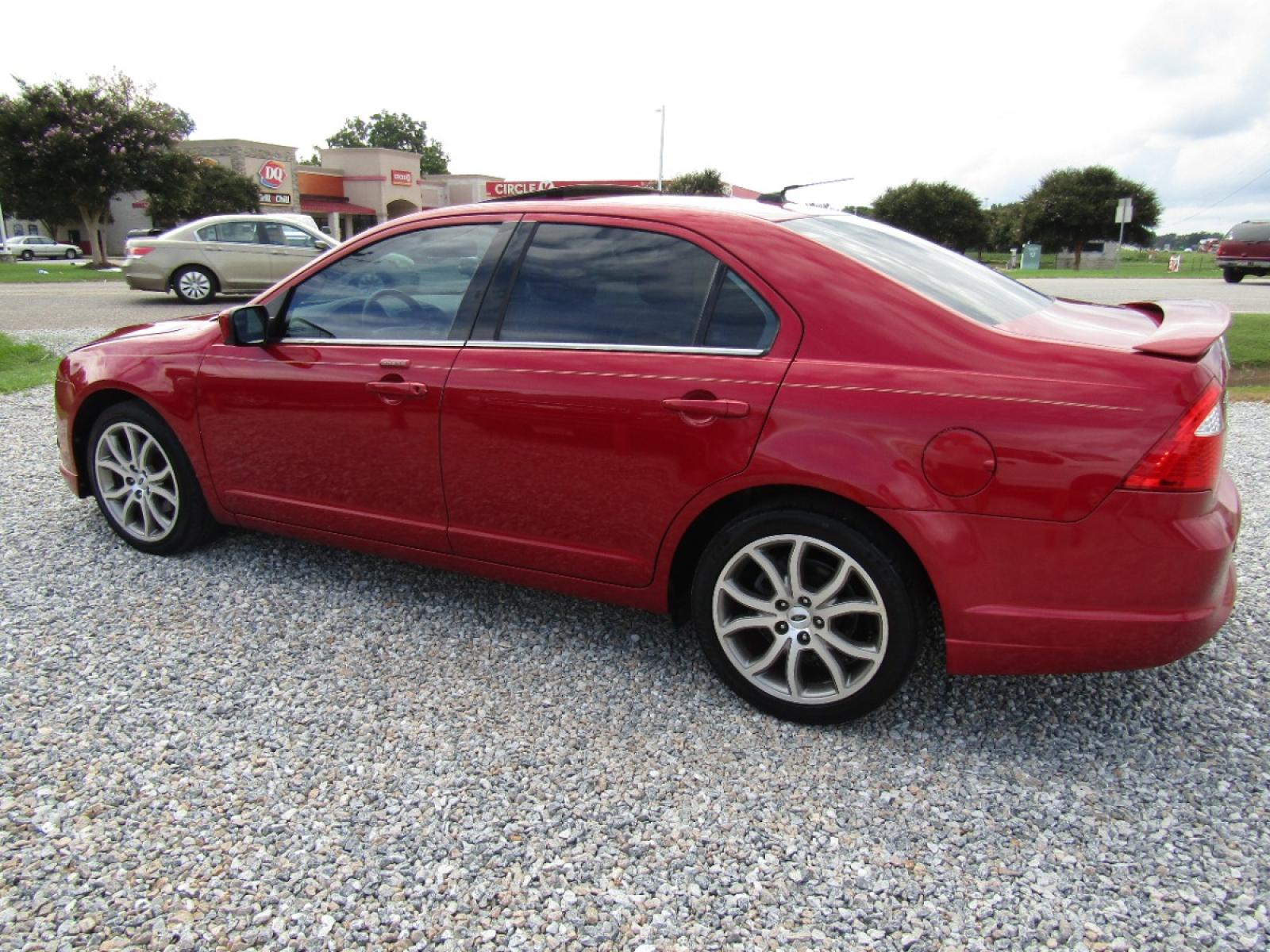 2012 Red /Black Ford Fusion SEL (3FAHP0JG1CR) with an 3.0L V6 DOHC 24V engine, Automatic transmission, located at 15016 S Hwy 231, Midland City, AL, 36350, (334) 983-3001, 31.306210, -85.495277 - Photo #5