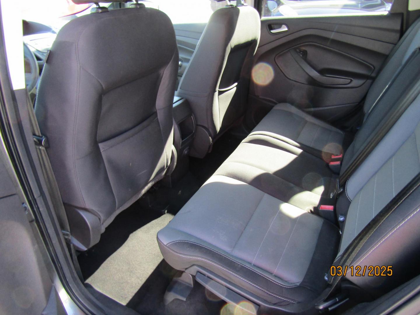 2016 Gray Ford Escape SE FWD (1FMCU0G99GU) with an 2.0L L4 DOHC 16V engine, Automatic transmission, located at 15016 S Hwy 231, Midland City, AL, 36350, (334) 983-3001, 31.306210, -85.495277 - Photo#4
