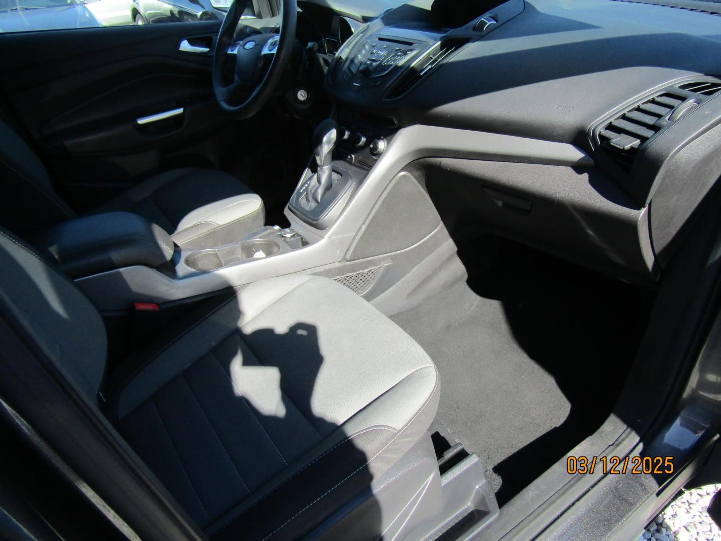 2016 Gray Ford Escape SE FWD (1FMCU0G99GU) with an 2.0L L4 DOHC 16V engine, Automatic transmission, located at 15016 S Hwy 231, Midland City, AL, 36350, (334) 983-3001, 31.306210, -85.495277 - Photo#7