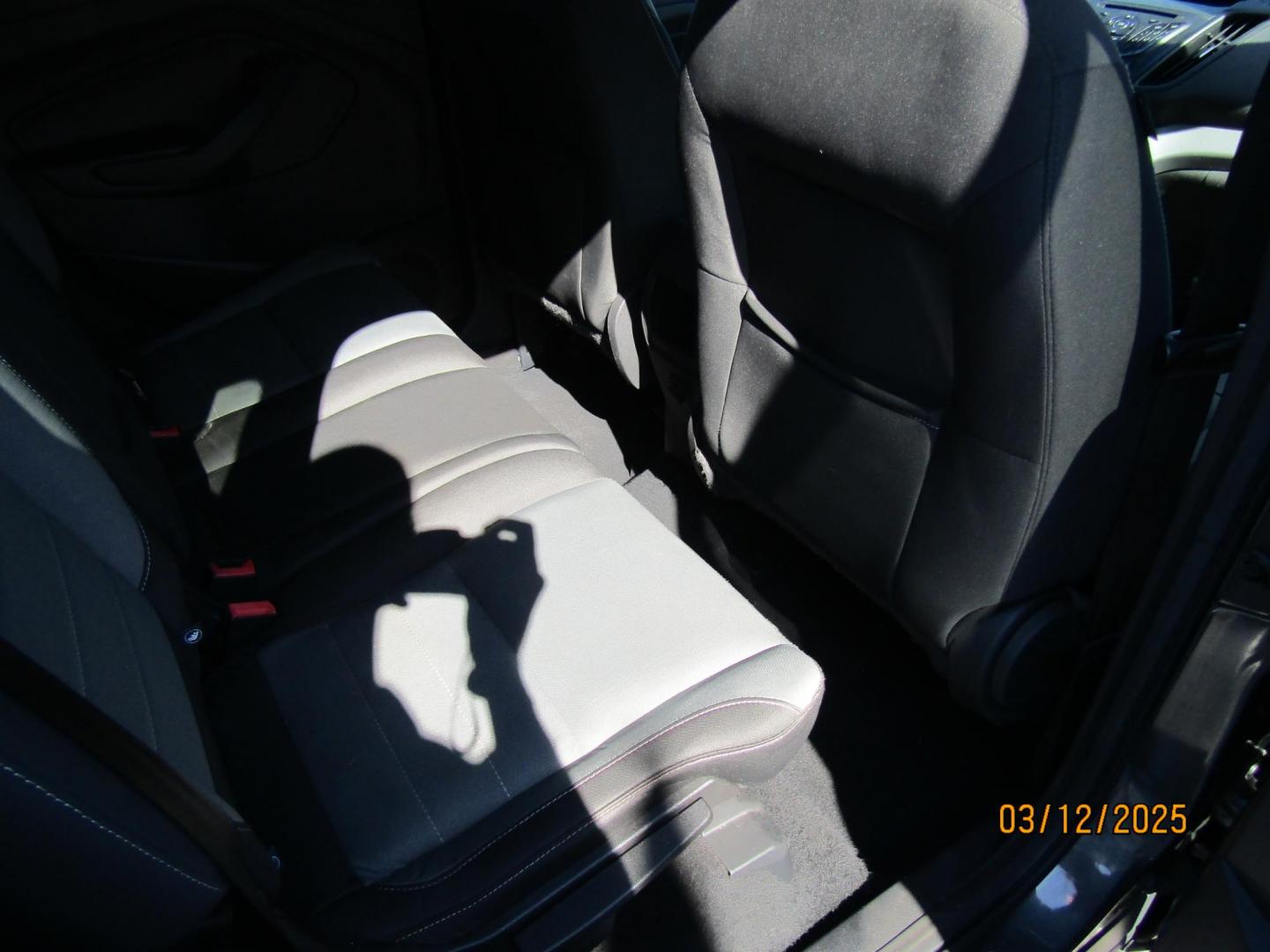 2016 Gray Ford Escape SE FWD (1FMCU0G99GU) with an 2.0L L4 DOHC 16V engine, Automatic transmission, located at 15016 S Hwy 231, Midland City, AL, 36350, (334) 983-3001, 31.306210, -85.495277 - Photo#9