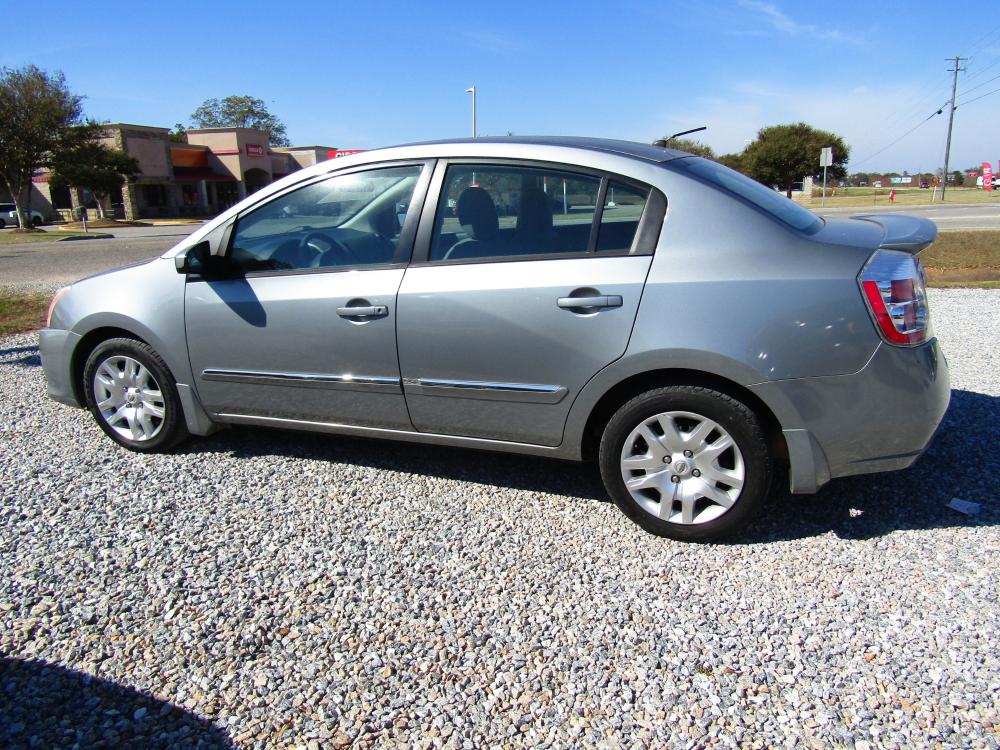 2012 Gray Nissan Sentra 2.0 (3N1AB6AP1CL) with an 2.0L L4 DOHC 16V engine, Automatic transmission, located at 15016 S Hwy 231, Midland City, AL, 36350, (334) 983-3001, 31.306210, -85.495277 - Photo #4