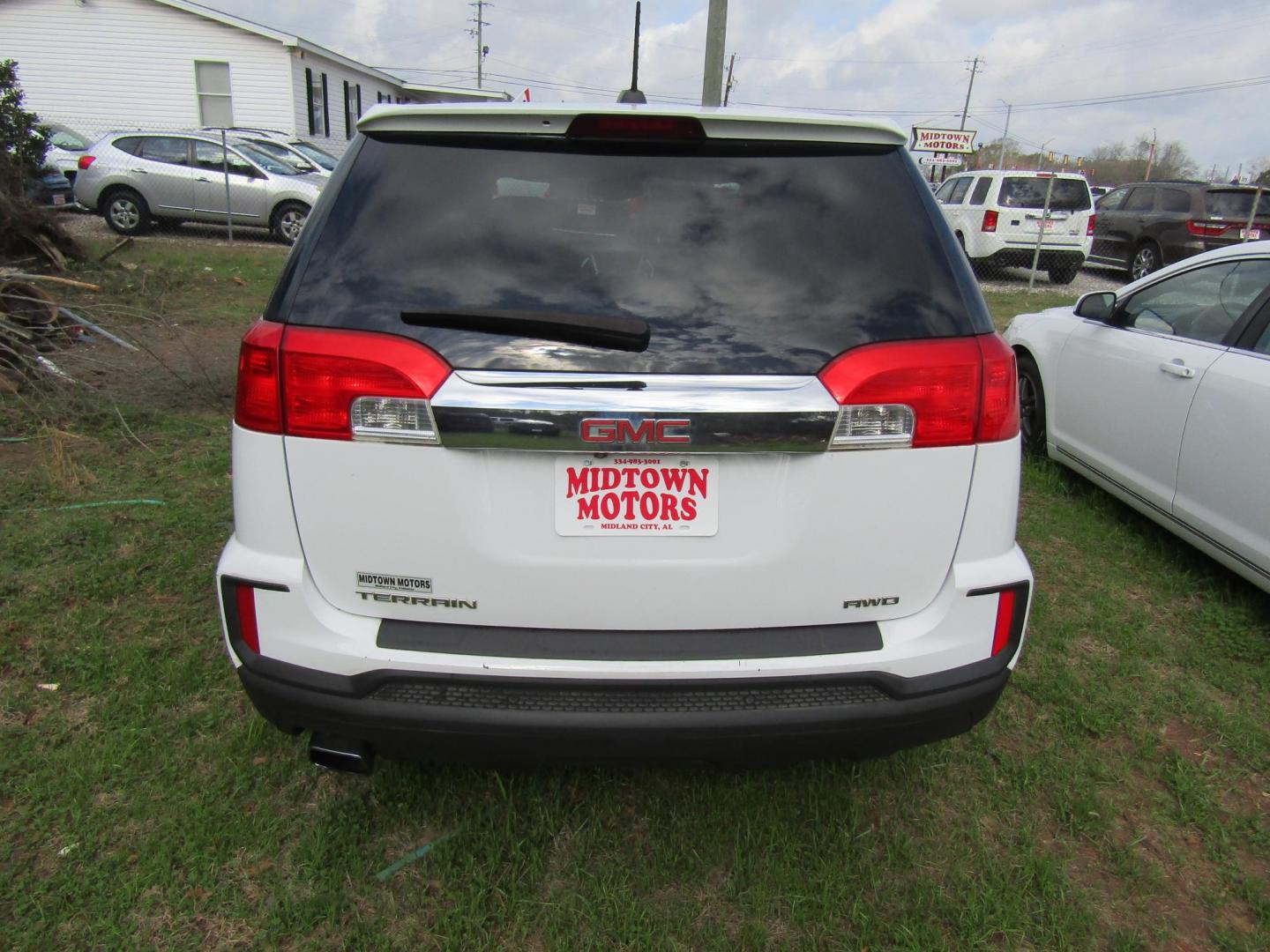 2016 White GMC Terrain SLE2 AWD (2GKFLSEK8G6) with an 2.4L L4 DOHC 16V engine, Automatic transmission, located at 15016 S Hwy 231, Midland City, AL, 36350, (334) 983-3001, 31.306210, -85.495277 - Photo#5