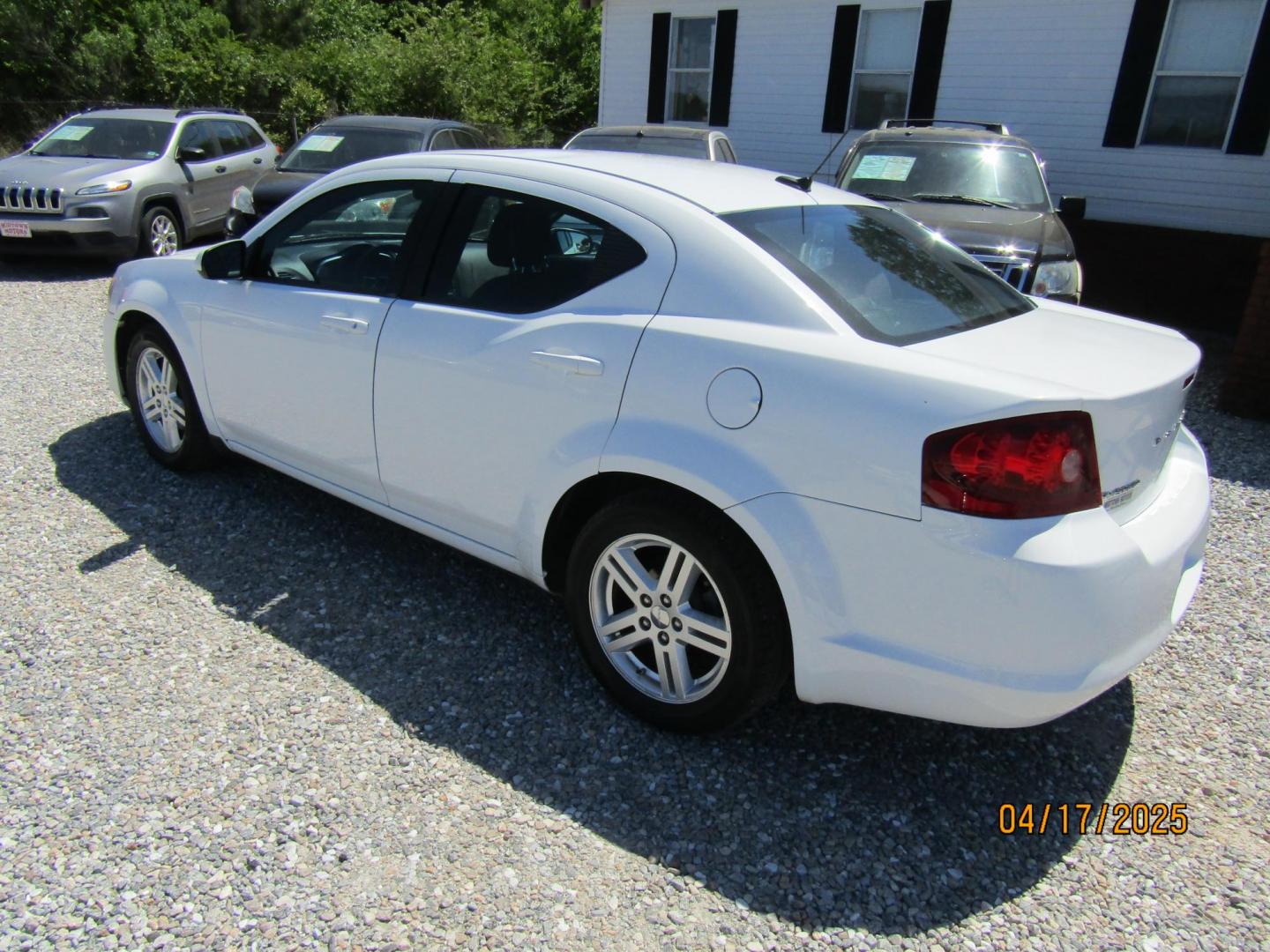 2011 White /Black Dodge Avenger Mainstreet (1B3BD1FB8BN) with an 2.4L L4 DOHC 16V engine, Automatic transmission, located at 15016 S Hwy 231, Midland City, AL, 36350, (334) 983-3001, 31.306210, -85.495277 - Photo#5