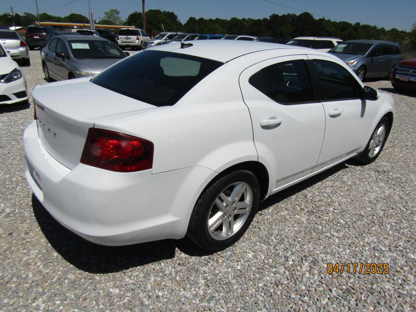 2011 White /Black Dodge Avenger Mainstreet (1B3BD1FB8BN) with an 2.4L L4 DOHC 16V engine, Automatic transmission, located at 15016 S Hwy 231, Midland City, AL, 36350, (334) 983-3001, 31.306210, -85.495277 - Photo#7