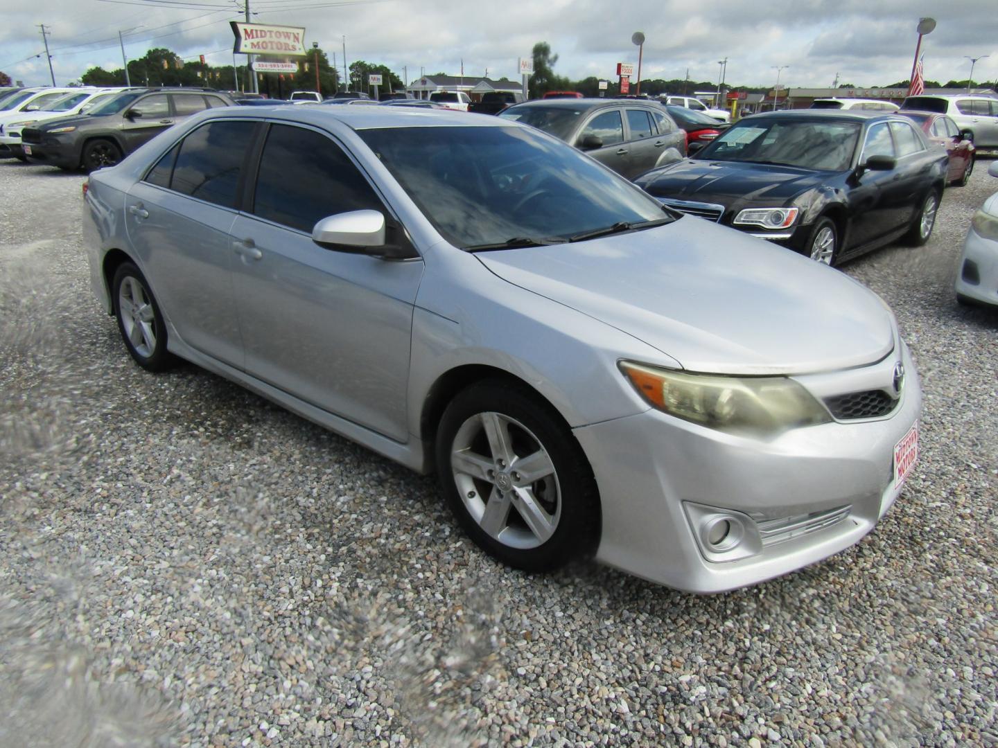2012 Silver Toyota Camry SE (4T1BF1FK5CU) with an 2.5L L4 DOHC 16V engine, Automatic transmission, located at 15016 S Hwy 231, Midland City, AL, 36350, (334) 983-3001, 31.306210, -85.495277- Photo#0