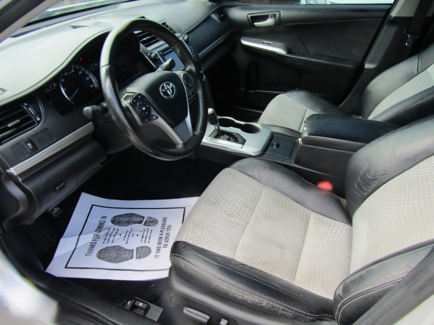 2012 Silver Toyota Camry SE (4T1BF1FK5CU) with an 2.5L L4 DOHC 16V engine, Automatic transmission, located at 15016 S Hwy 231, Midland City, AL, 36350, (334) 983-3001, 31.306210, -85.495277- Photo#3