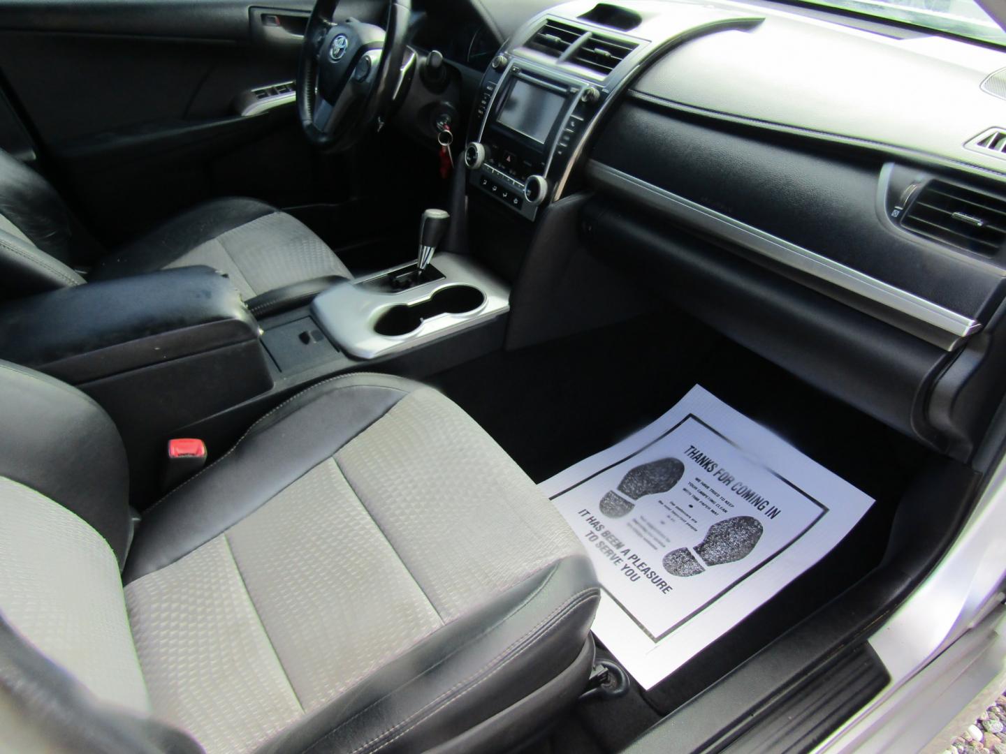 2012 Silver Toyota Camry SE (4T1BF1FK5CU) with an 2.5L L4 DOHC 16V engine, Automatic transmission, located at 15016 S Hwy 231, Midland City, AL, 36350, (334) 983-3001, 31.306210, -85.495277- Photo#9