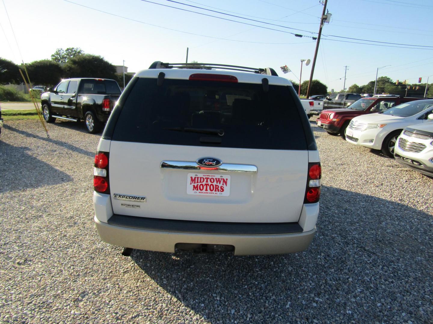2009 White Ford Explorer Eddie Bauer 4.0L 2WD (1FMEU64E49U) with an 4.0L V6 SOHC 16V engine, Automatic transmission, located at 15016 S Hwy 231, Midland City, AL, 36350, (334) 983-3001, 31.306210, -85.495277 - Photo#5