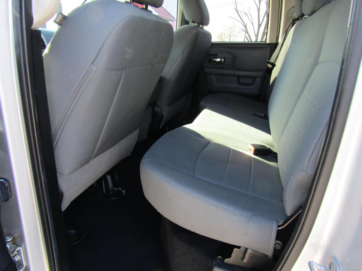 2014 Silver RAM 1500 SLT Quad Cab 4WD (1C6RR7GT9ES) with an 5.7L V8 OHV 16V engine, Automatic transmission, located at 15016 S Hwy 231, Midland City, AL, 36350, (334) 983-3001, 31.306210, -85.495277 - Photo#4