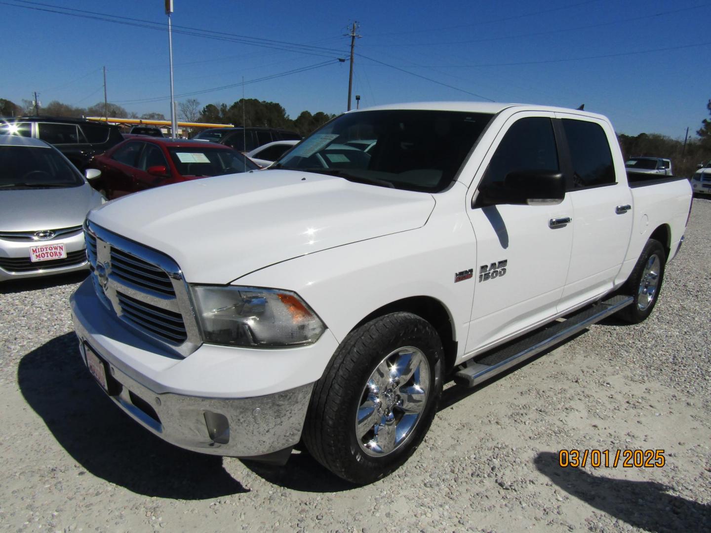 2015 White RAM 1500 SLT Crew Cab SWB 2WD (1C6RR6LT2FS) with an 5.7L V8 OHV 16V engine, Automatic transmission, located at 15016 S Hwy 231, Midland City, AL, 36350, (334) 983-3001, 31.306210, -85.495277 - Photo#2