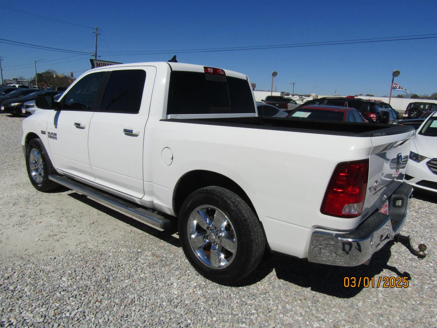2015 White RAM 1500 SLT Crew Cab SWB 2WD (1C6RR6LT2FS) with an 5.7L V8 OHV 16V engine, Automatic transmission, located at 15016 S Hwy 231, Midland City, AL, 36350, (334) 983-3001, 31.306210, -85.495277 - Photo#5