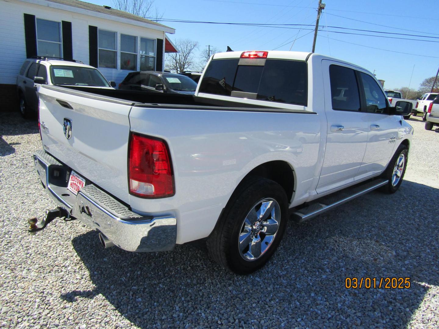 2015 White RAM 1500 SLT Crew Cab SWB 2WD (1C6RR6LT2FS) with an 5.7L V8 OHV 16V engine, Automatic transmission, located at 15016 S Hwy 231, Midland City, AL, 36350, (334) 983-3001, 31.306210, -85.495277 - Photo#7