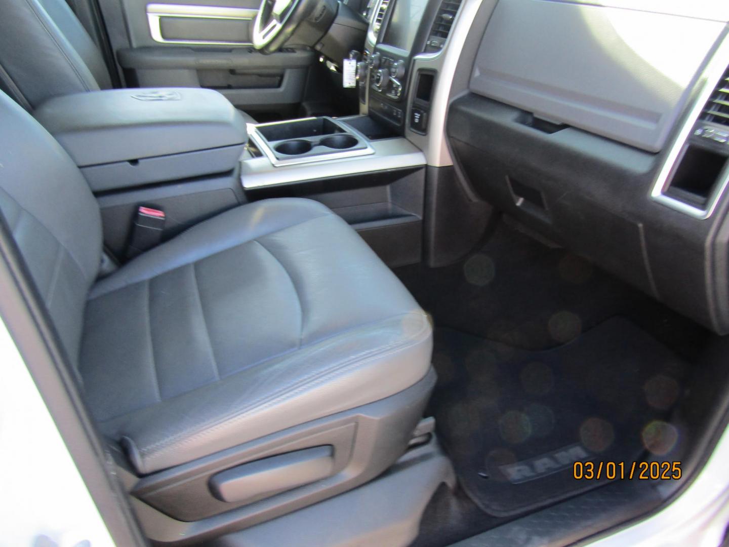 2015 White RAM 1500 SLT Crew Cab SWB 2WD (1C6RR6LT2FS) with an 5.7L V8 OHV 16V engine, Automatic transmission, located at 15016 S Hwy 231, Midland City, AL, 36350, (334) 983-3001, 31.306210, -85.495277 - Photo#9