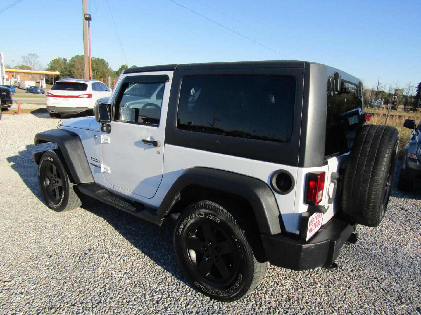 2011 White Jeep Wrangler Sport 4WD (1J4AA2D13BL) with an 3.8L V6 OHV 12V engine, Automatic transmission, located at 15016 S Hwy 231, Midland City, AL, 36350, (334) 983-3001, 31.306210, -85.495277 - Photo#3