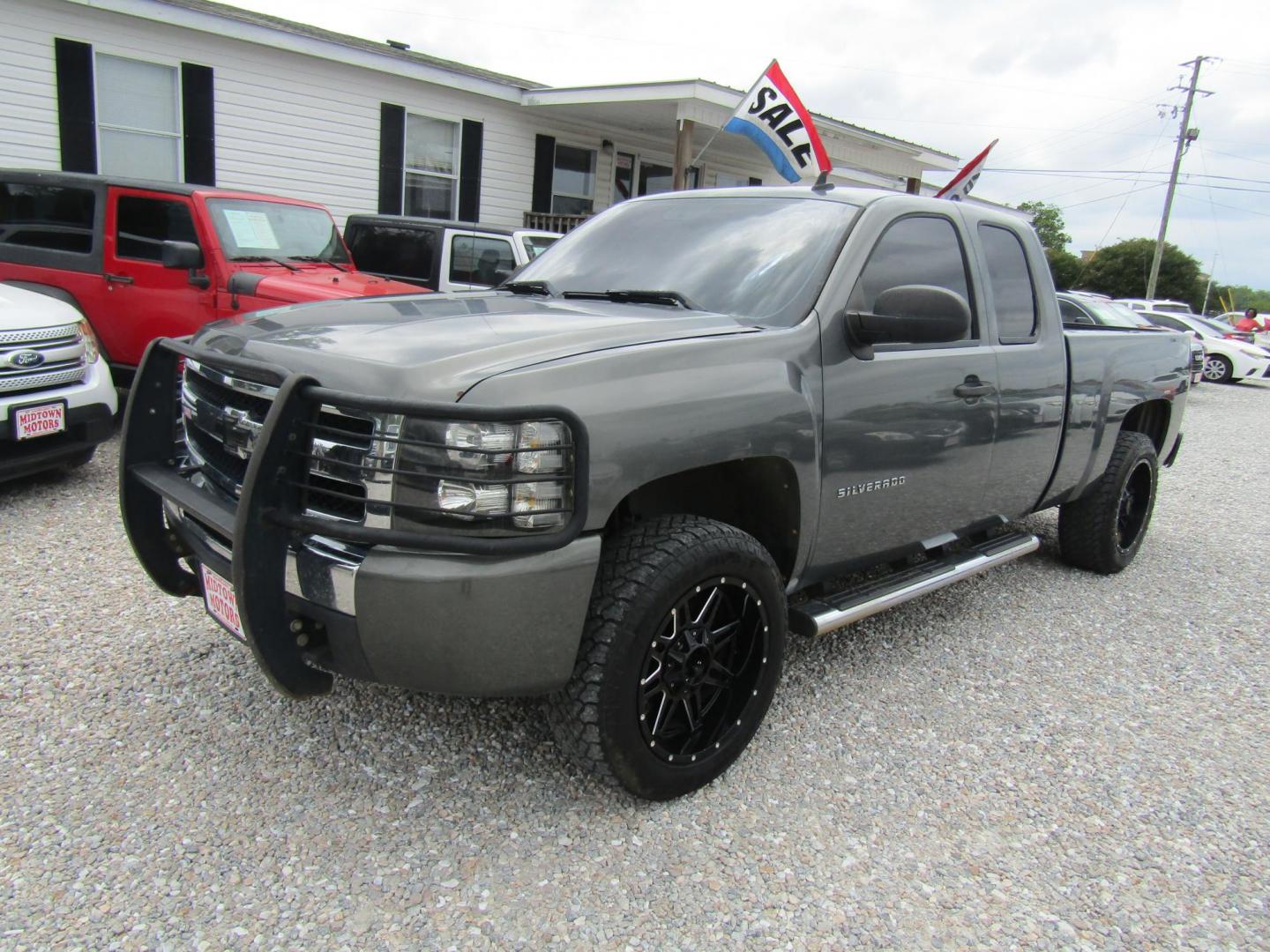 2011 Gray /Gray Chevrolet Silverado 1500 LS Extended Cab 2WD (1GCRCREA9BZ) with an 4.8L V8 OHV 16V engine, Automatic transmission, located at 15016 S Hwy 231, Midland City, AL, 36350, (334) 983-3001, 31.306210, -85.495277 - Photo#2
