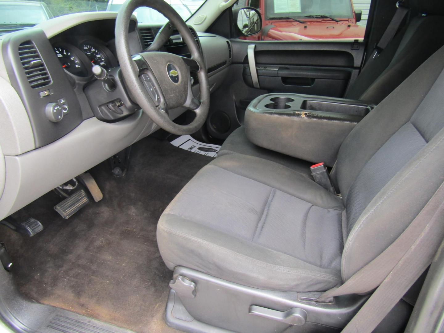 2011 Gray /Gray Chevrolet Silverado 1500 LS Extended Cab 2WD (1GCRCREA9BZ) with an 4.8L V8 OHV 16V engine, Automatic transmission, located at 15016 S Hwy 231, Midland City, AL, 36350, (334) 983-3001, 31.306210, -85.495277 - Photo#3