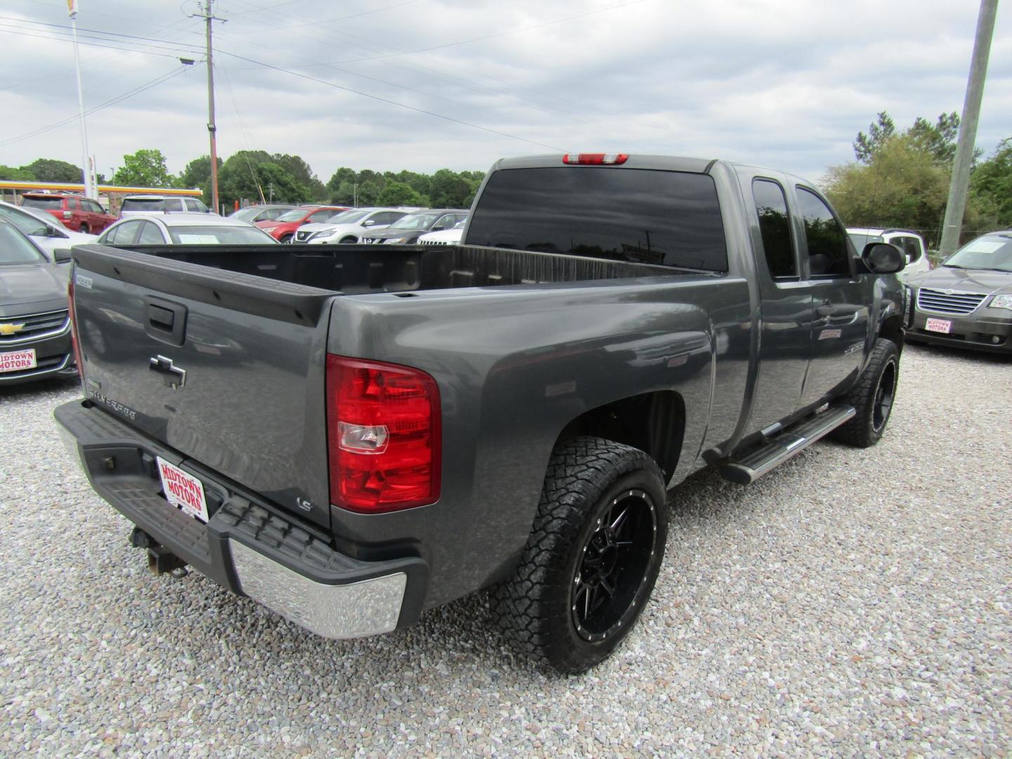 2011 Gray /Gray Chevrolet Silverado 1500 LS Extended Cab 2WD (1GCRCREA9BZ) with an 4.8L V8 OHV 16V engine, Automatic transmission, located at 15016 S Hwy 231, Midland City, AL, 36350, (334) 983-3001, 31.306210, -85.495277 - Photo#7