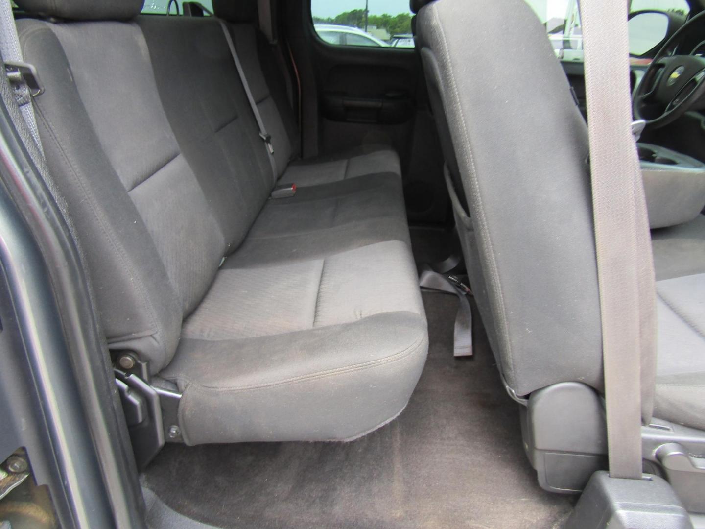 2011 Gray /Gray Chevrolet Silverado 1500 LS Extended Cab 2WD (1GCRCREA9BZ) with an 4.8L V8 OHV 16V engine, Automatic transmission, located at 15016 S Hwy 231, Midland City, AL, 36350, (334) 983-3001, 31.306210, -85.495277 - Photo#8