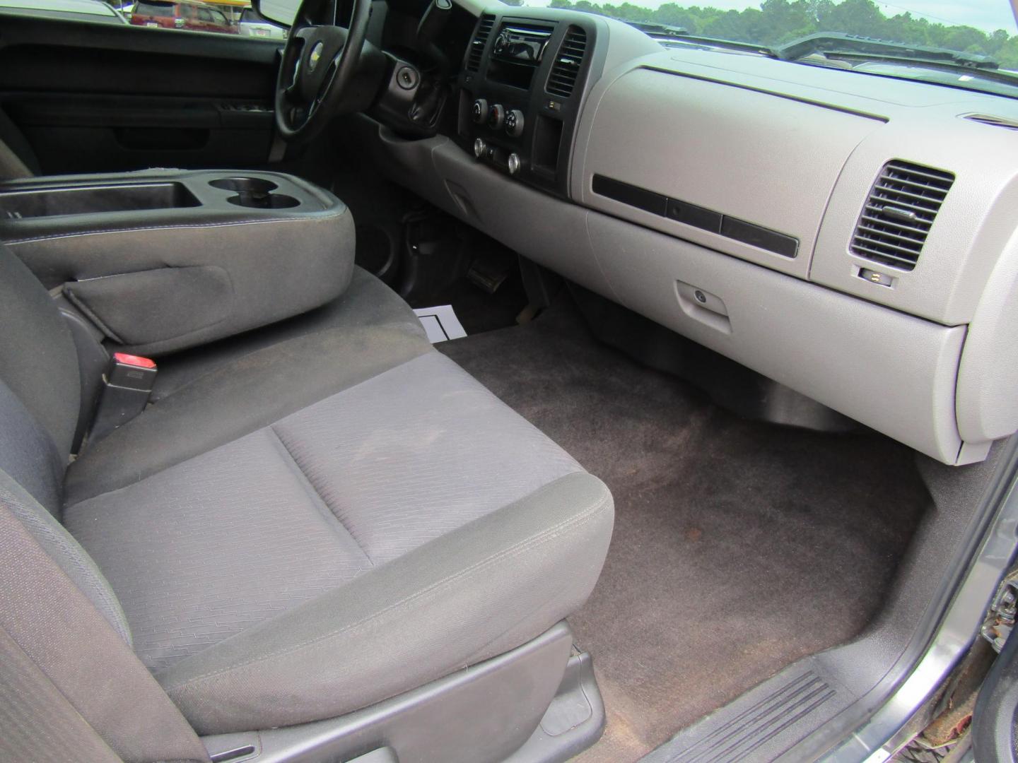 2011 Gray /Gray Chevrolet Silverado 1500 LS Extended Cab 2WD (1GCRCREA9BZ) with an 4.8L V8 OHV 16V engine, Automatic transmission, located at 15016 S Hwy 231, Midland City, AL, 36350, (334) 983-3001, 31.306210, -85.495277 - Photo#9