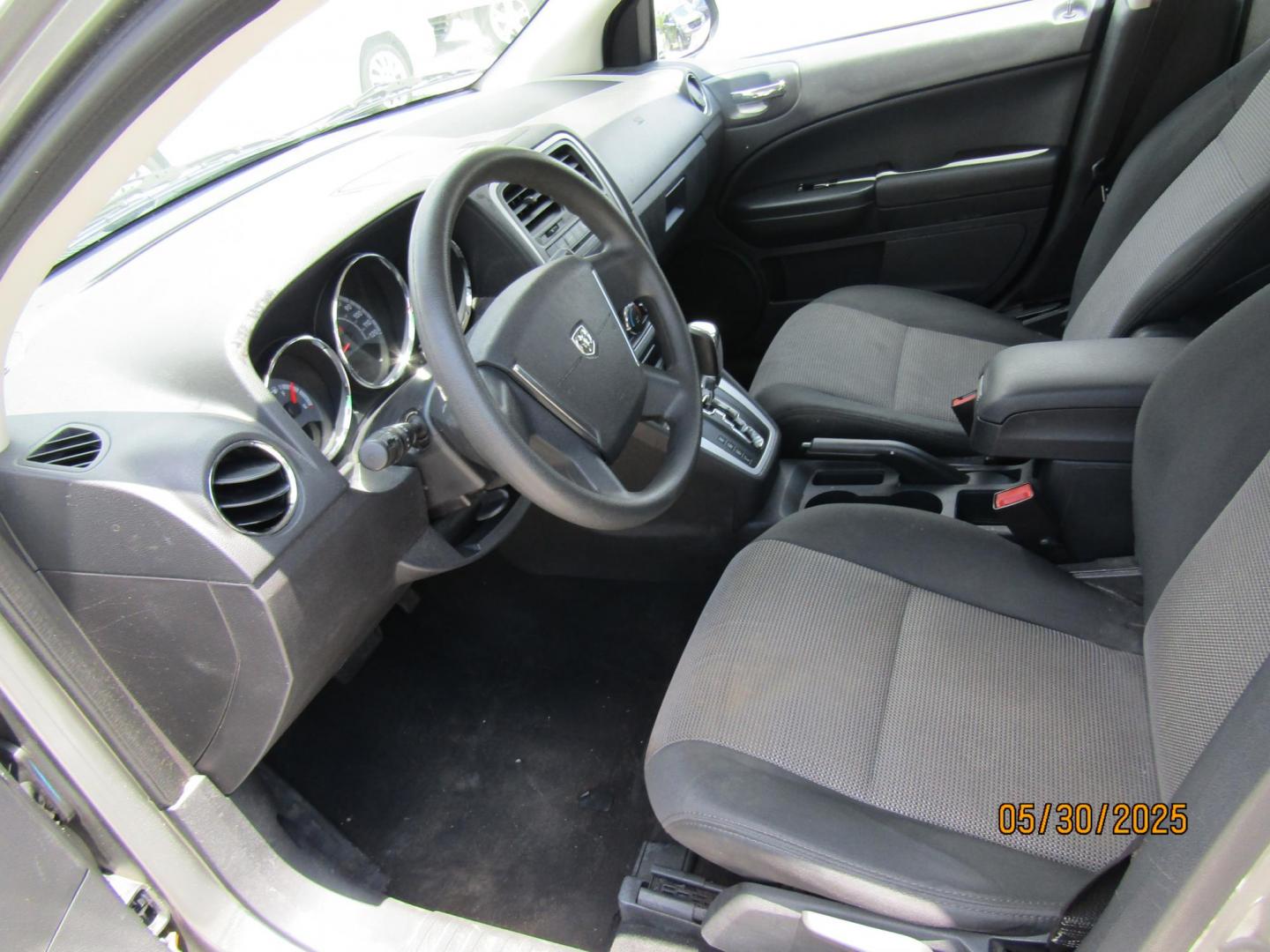 2012 Gray Dodge Caliber SXT (1C3CDWDA2CD) with an 2.0L L4 DOHC 16V engine, Automatic transmission, located at 15016 S Hwy 231, Midland City, AL, 36350, (334) 983-3001, 31.306210, -85.495277 - Photo#3