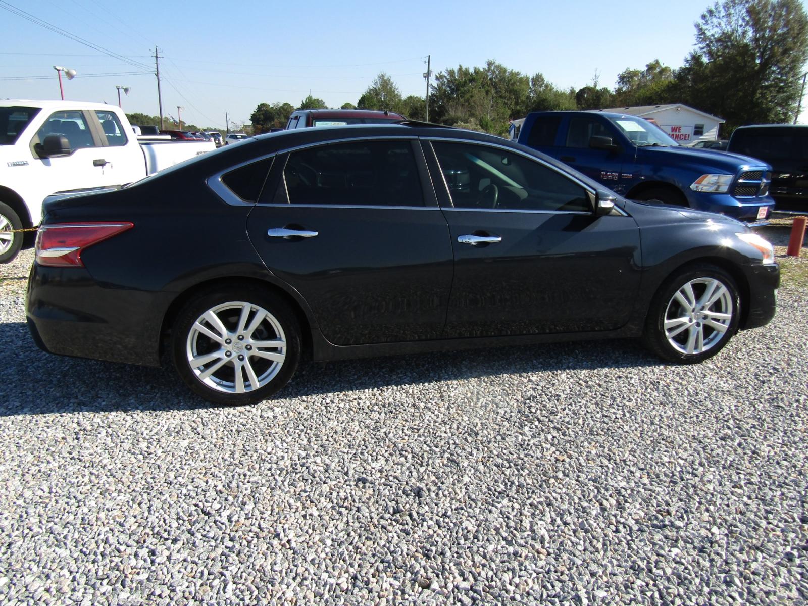 2013 Blue Nissan Altima 3.5 SV (1N4BL3AP7DC) with an 3.5L V6 DOHC 24V engine, Automatic transmission, located at 15016 S Hwy 231, Midland City, AL, 36350, (334) 983-3001, 31.306210, -85.495277 - Photo #7
