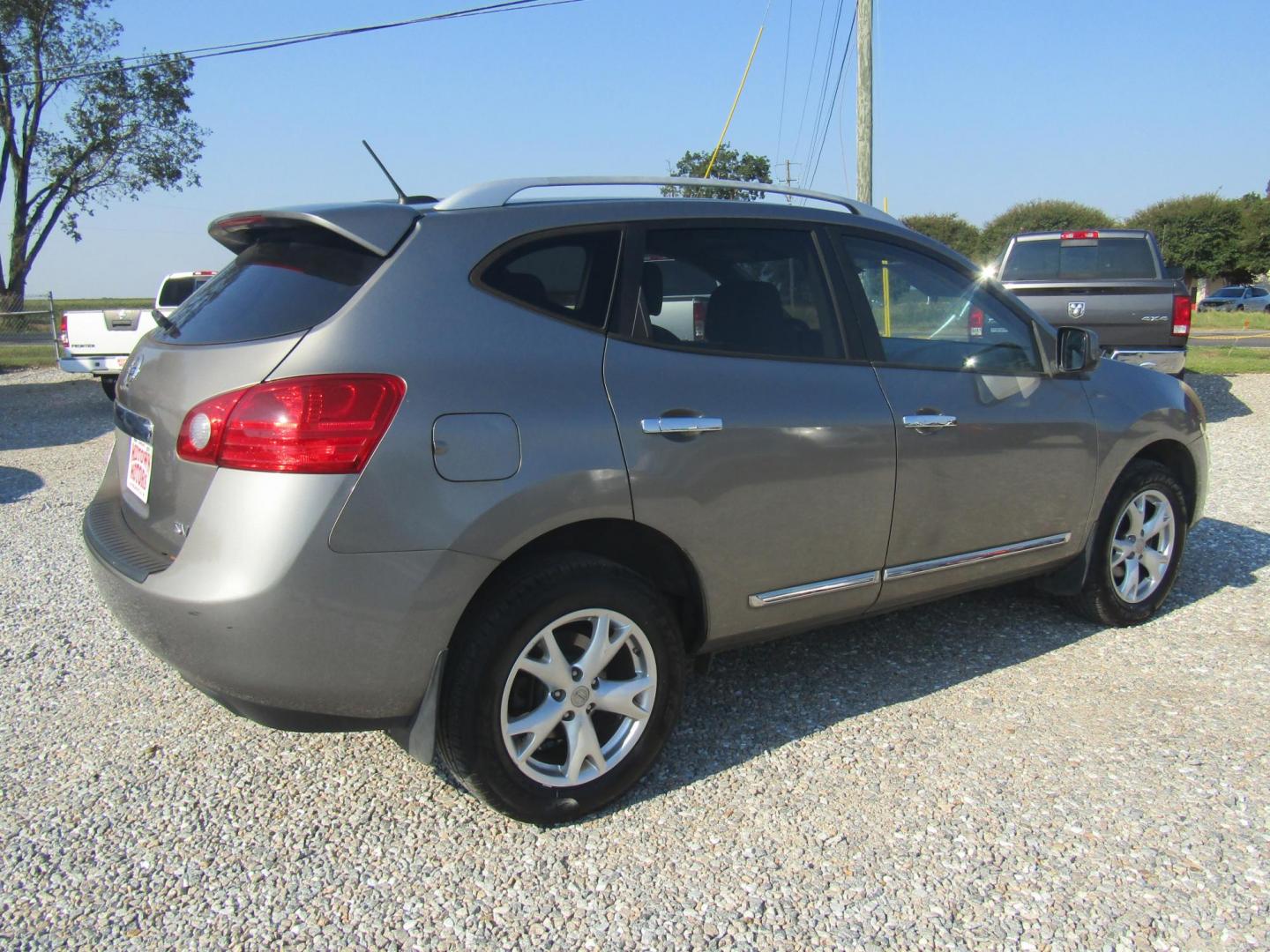 2013 Gray Nissan Rogue S 2WD (JN8AS5MT6DW) with an 2.5L L4 DOHC 16V engine, Automatic transmission, located at 15016 S Hwy 231, Midland City, AL, 36350, (334) 983-3001, 31.306210, -85.495277 - Photo#4