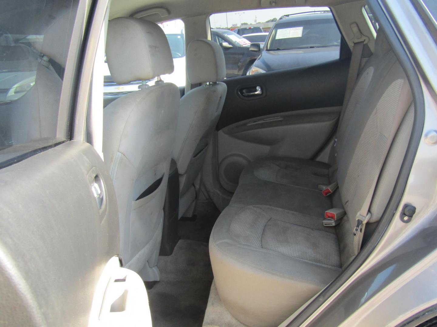 2013 Gray Nissan Rogue S 2WD (JN8AS5MT6DW) with an 2.5L L4 DOHC 16V engine, Automatic transmission, located at 15016 S Hwy 231, Midland City, AL, 36350, (334) 983-3001, 31.306210, -85.495277 - Photo#7